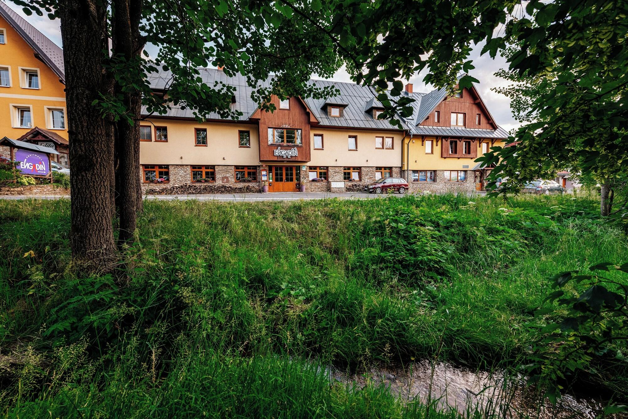 Vista Exterior Apartmany Engadin