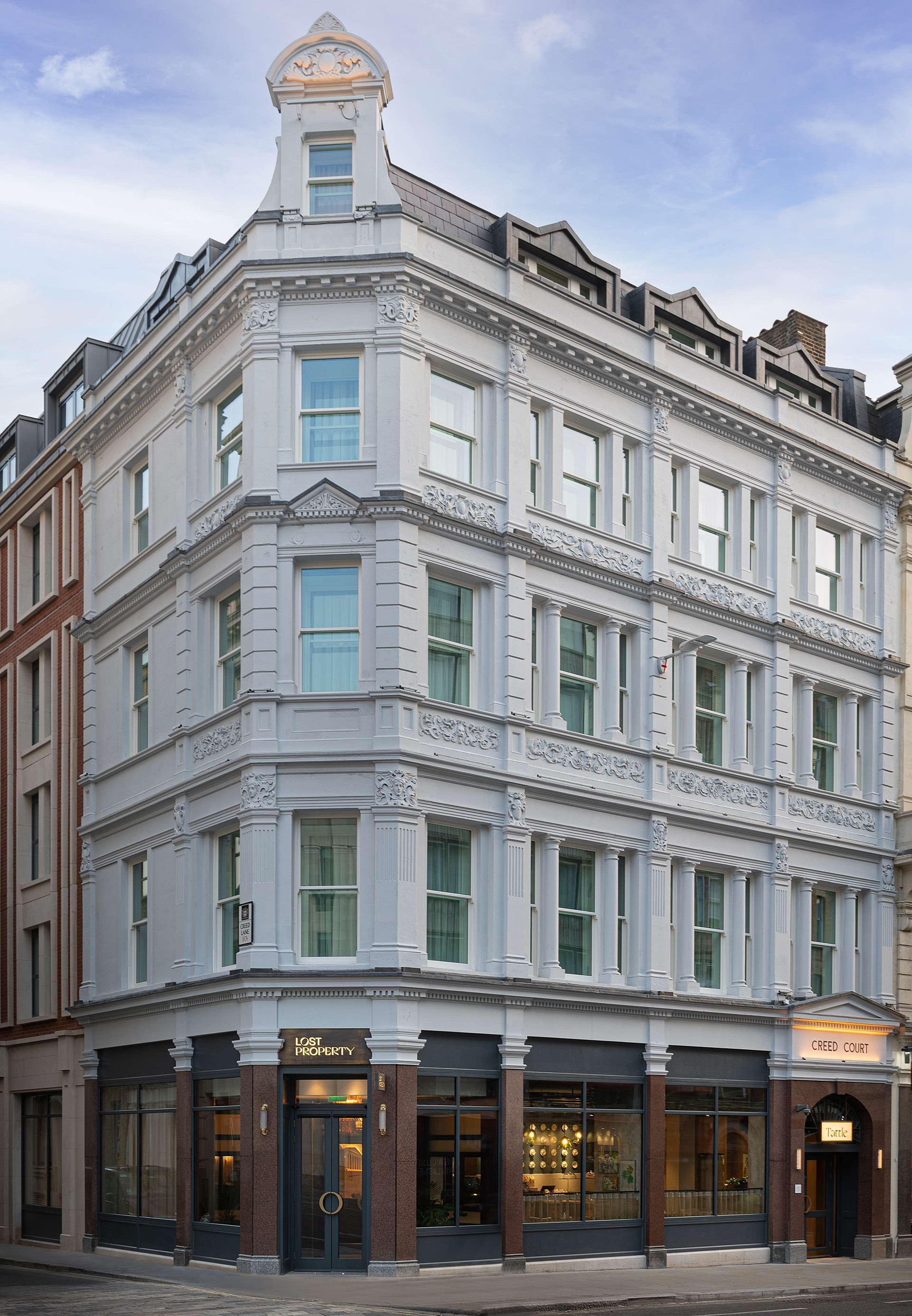 Vista Exterior Lost Property St. Paul's London, Curio Collection By Hilton