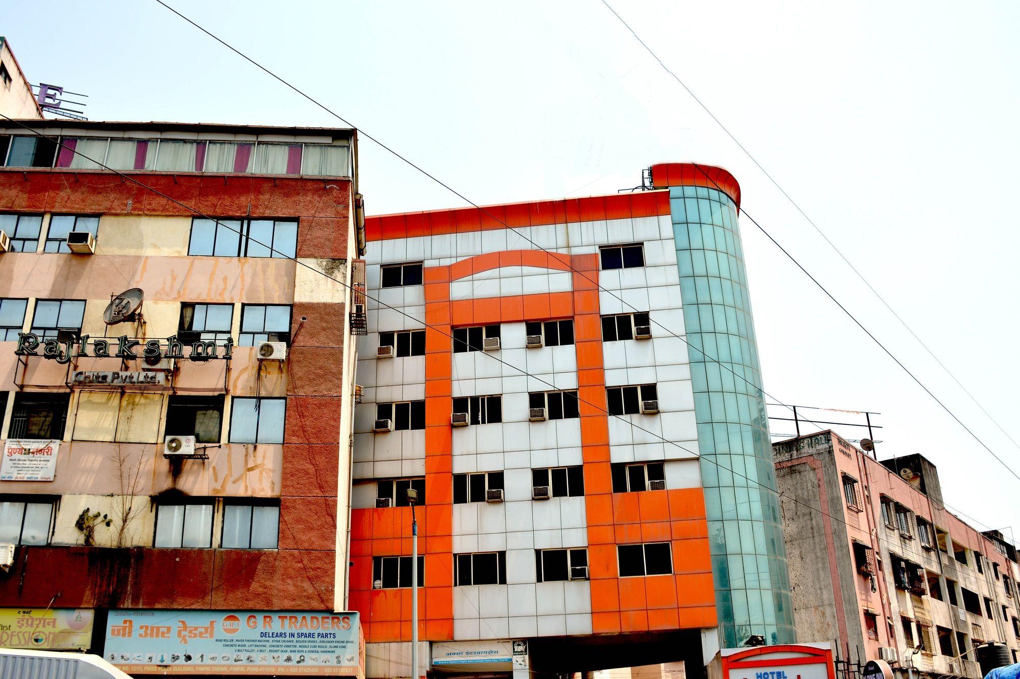 Vista Exterior OYO 8244 Hotel Bliss Executive