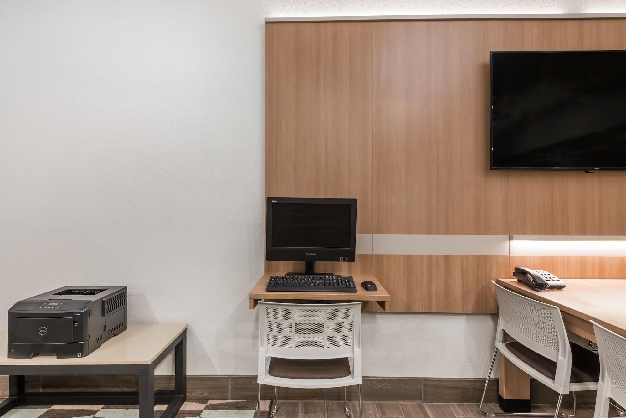 Centro de Negocios Microtel Inn & Suites By Wyndham New Martinsville