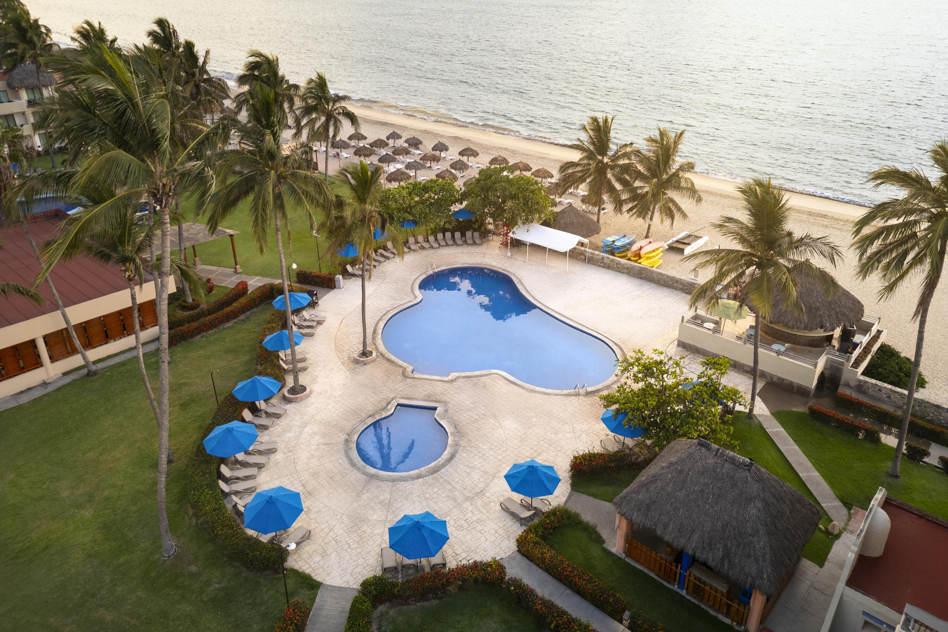 Vista Piscina Grand Decameron Complex Bucerías, A Trademark All-Inclusive
