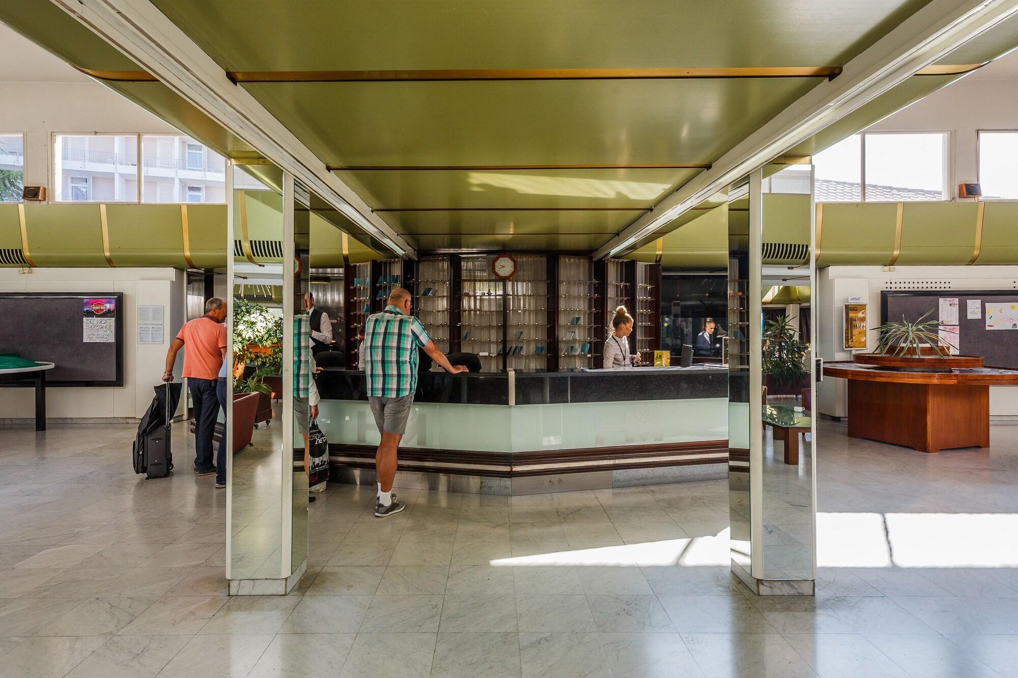 Vista Lobby Hotel Medena Budget