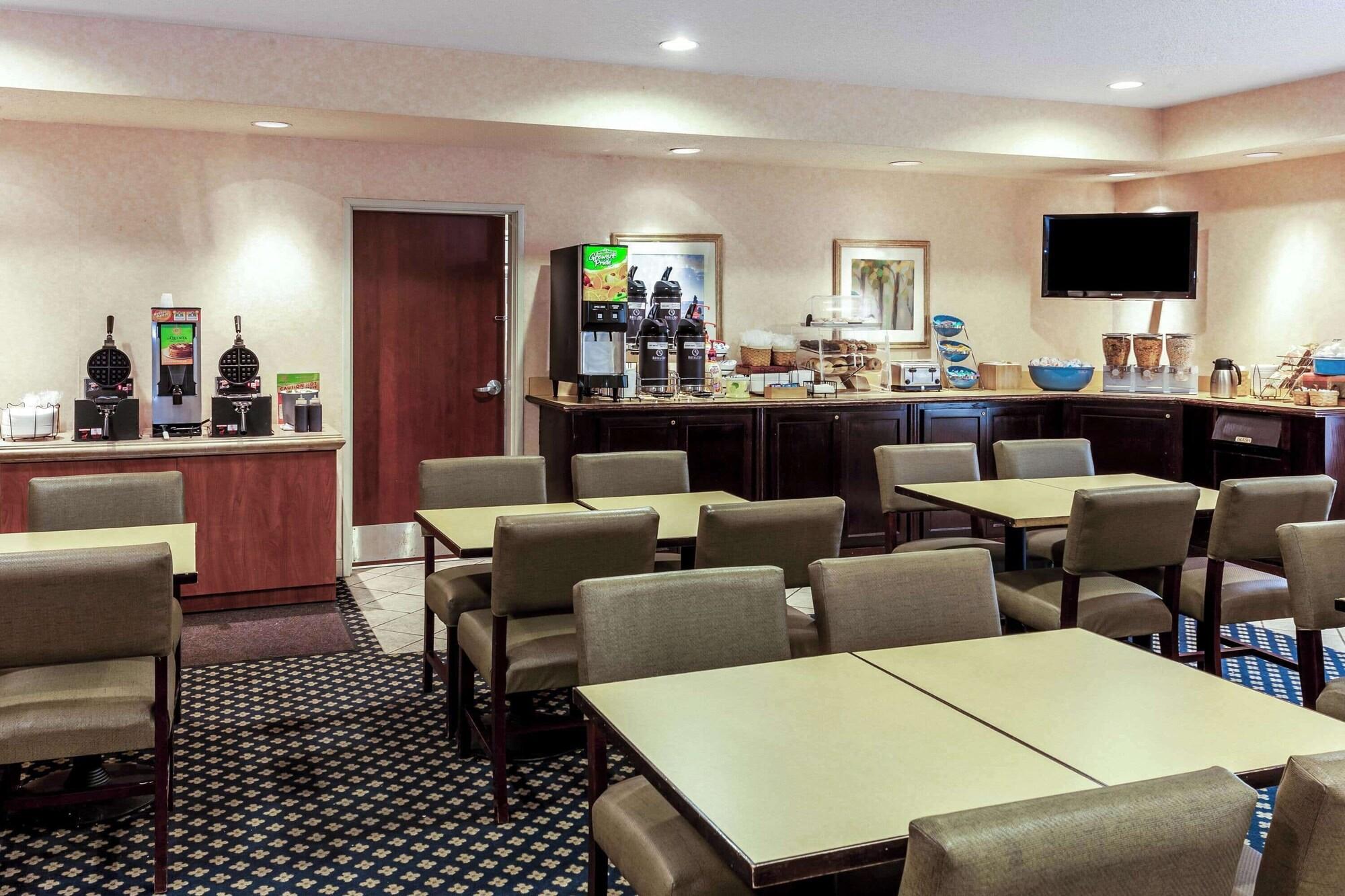 Restaurant La Quinta Inn & Suites by Wyndham Milwaukee SW New Berlin