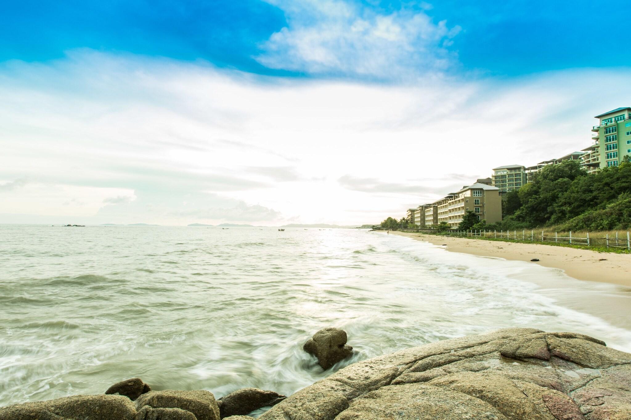 Vista Exterior Royal Phala Cliff Beach Resort and Spa