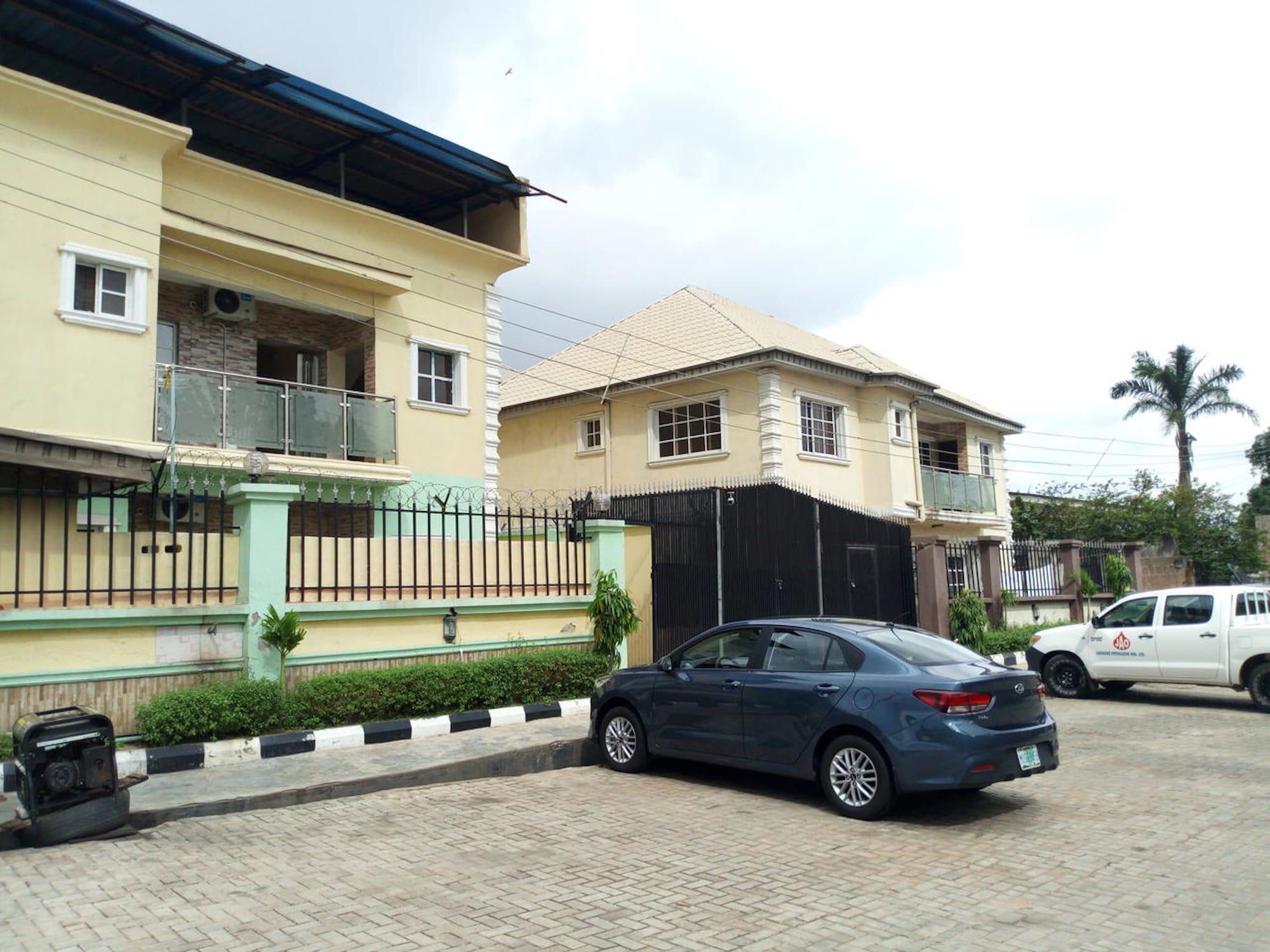 Varios Link Majestic B2 Suites and Hotel