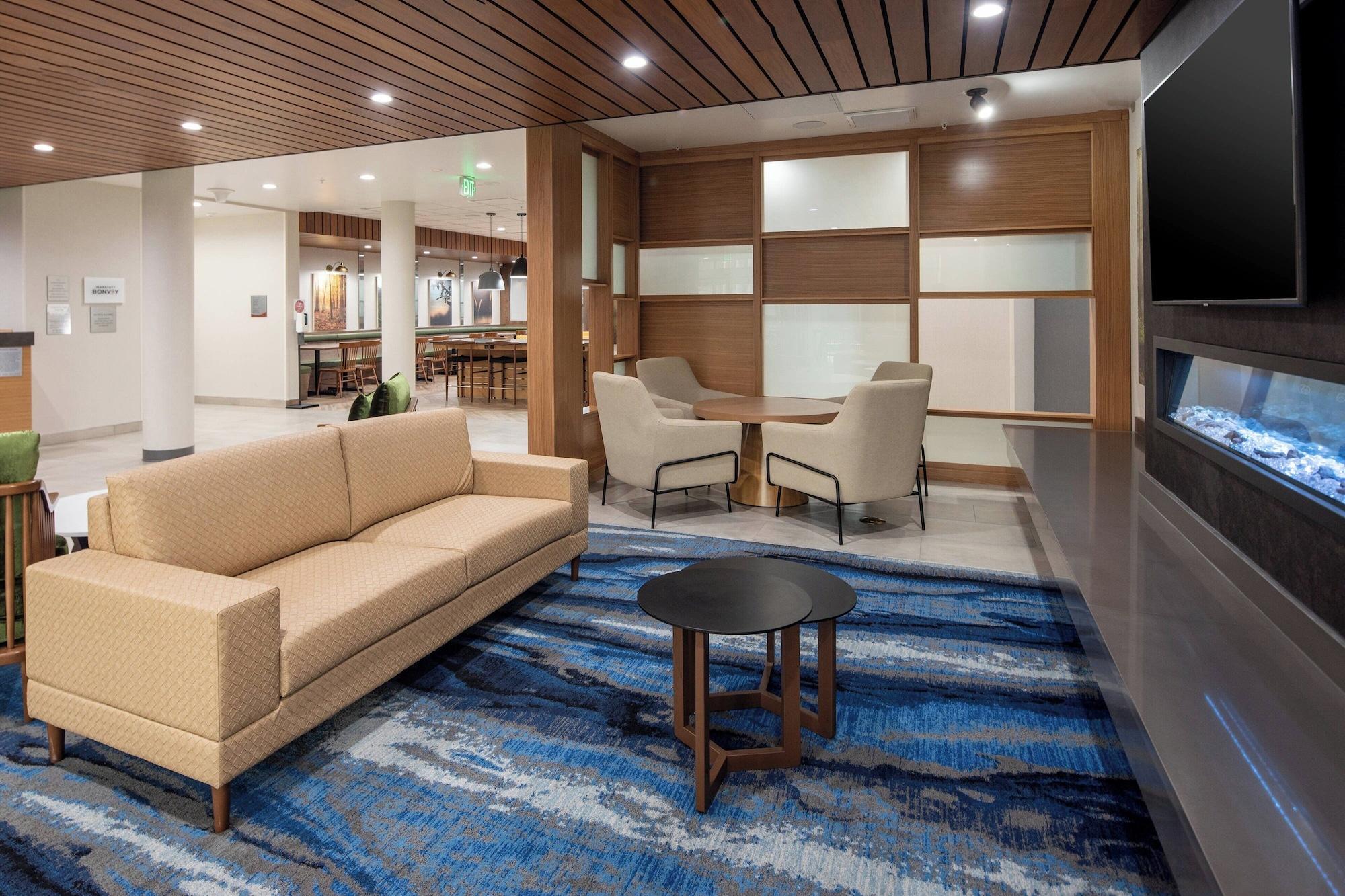 Vista Lobby Fairfield Inn & Suites by Marriott Anaheim Los Alamitos