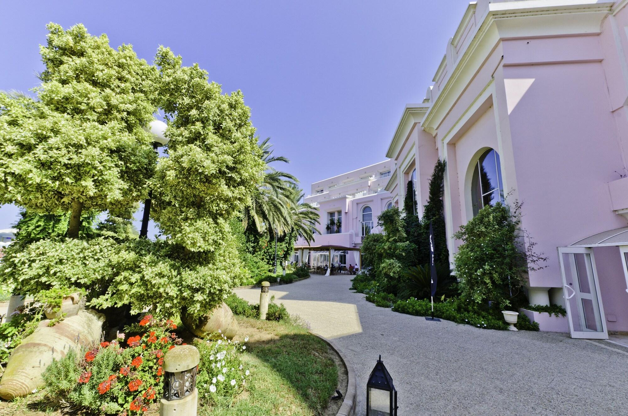 Vista Exterior Regency Tunis Hotel