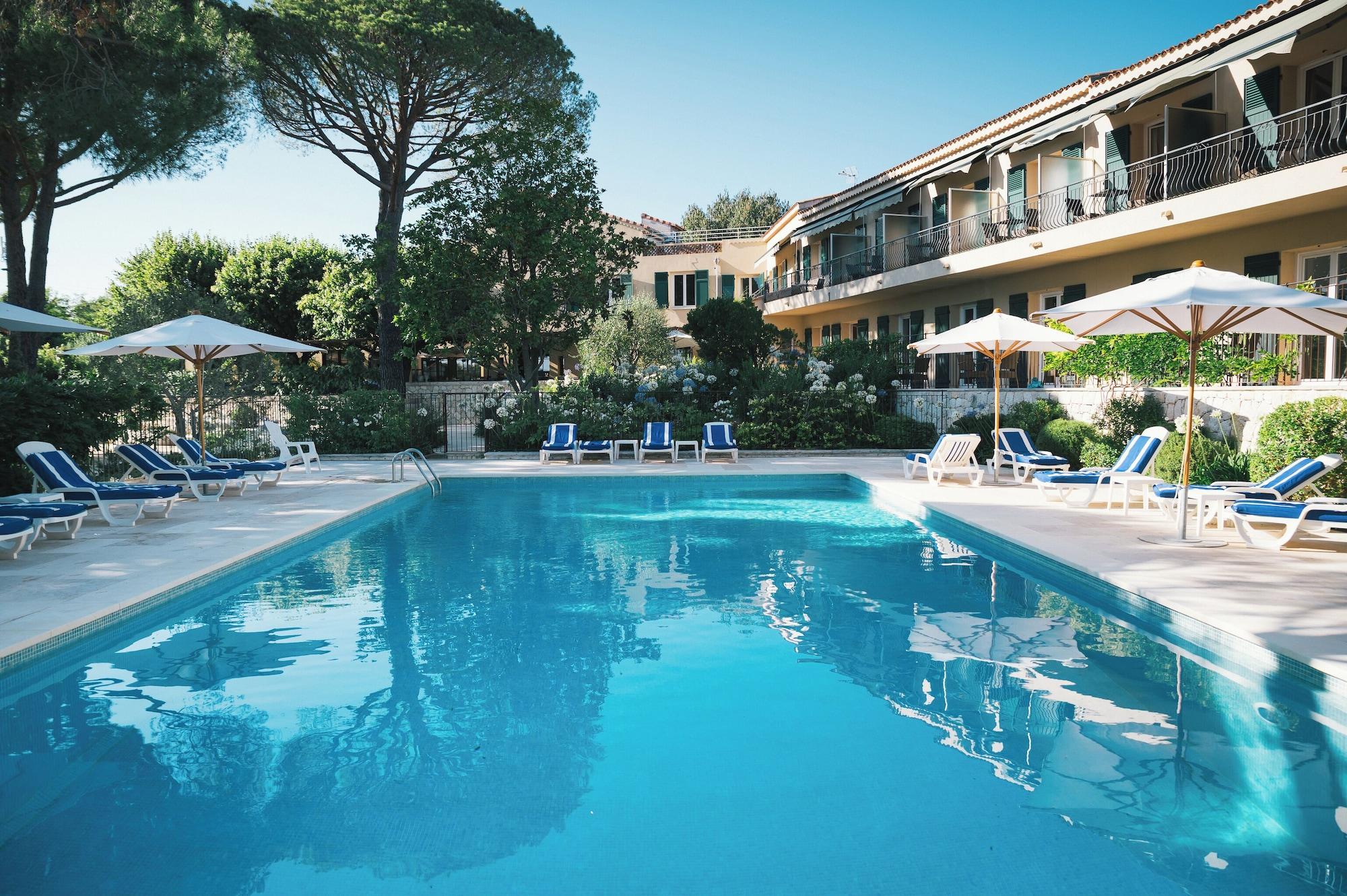 Varios Auberge du Redier