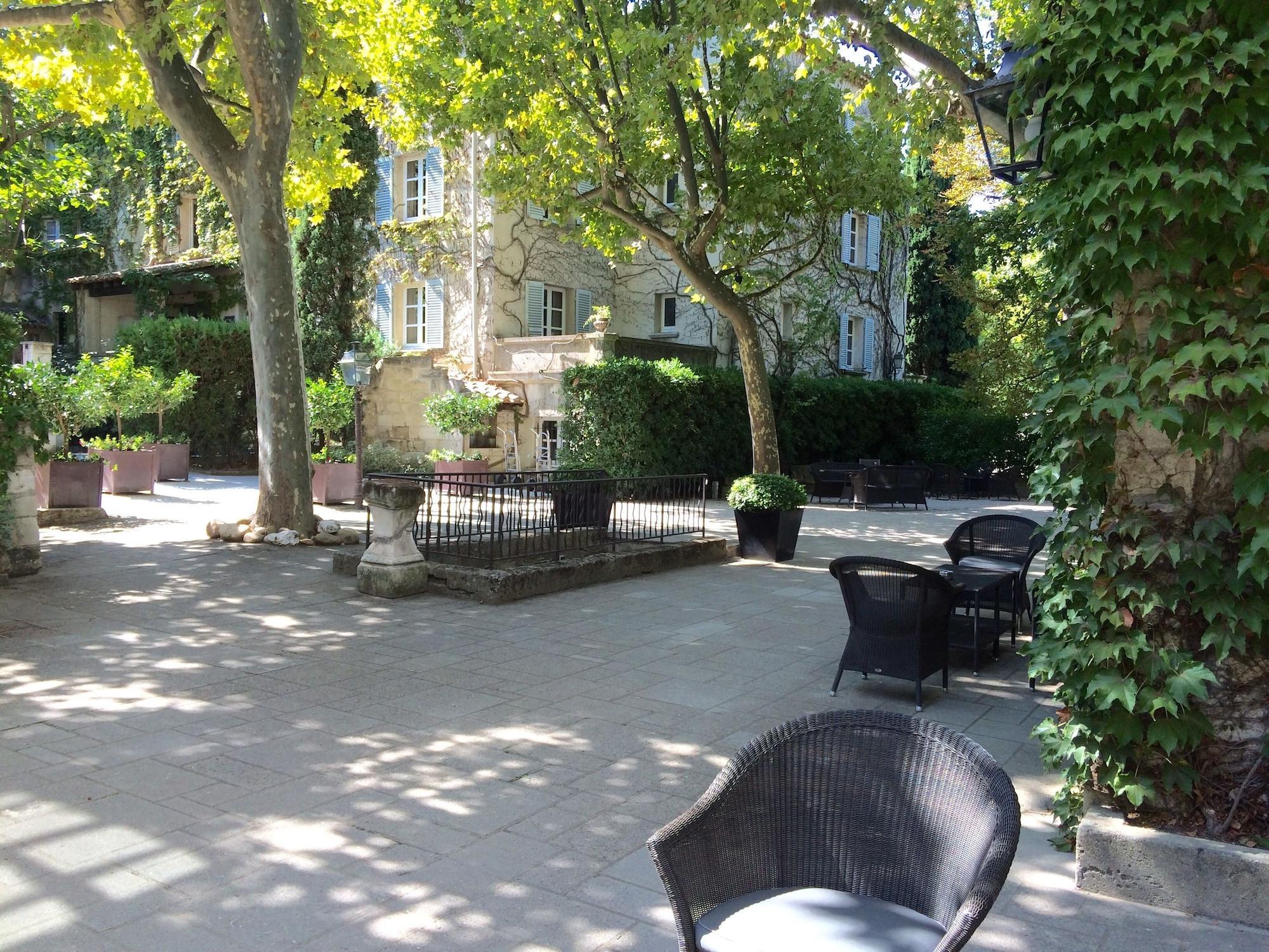 Vista Exterior Le Prieure - Relais & Chateaux