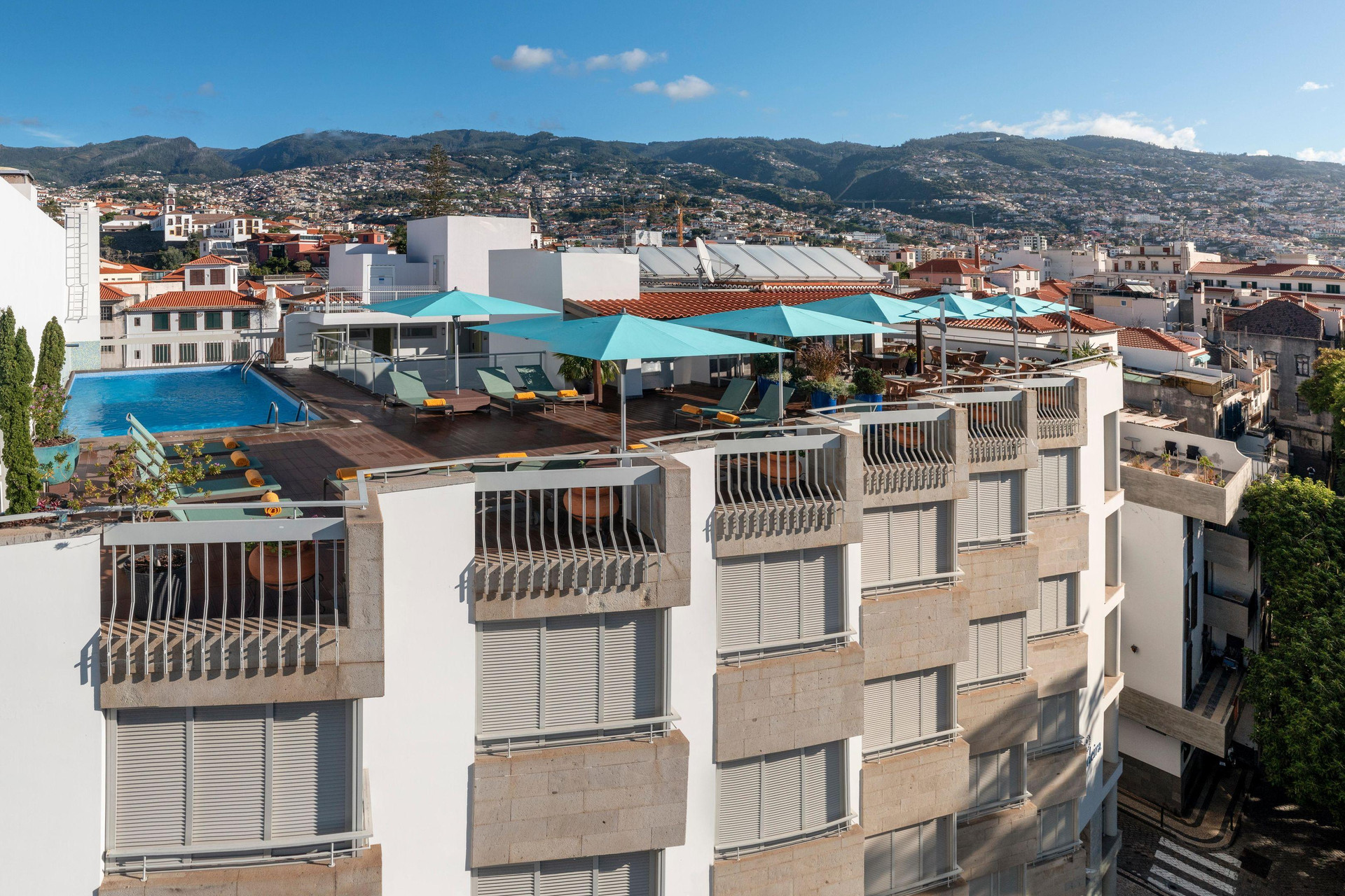 Vista da piscina Hotel Madeira
