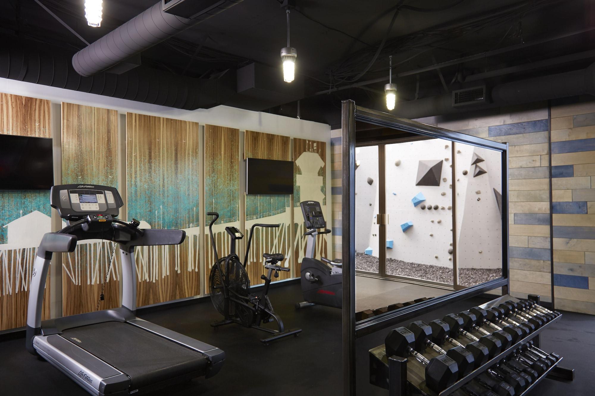 Gimnasio Kimpton Shorebreak Huntington Beach Resort by IHG