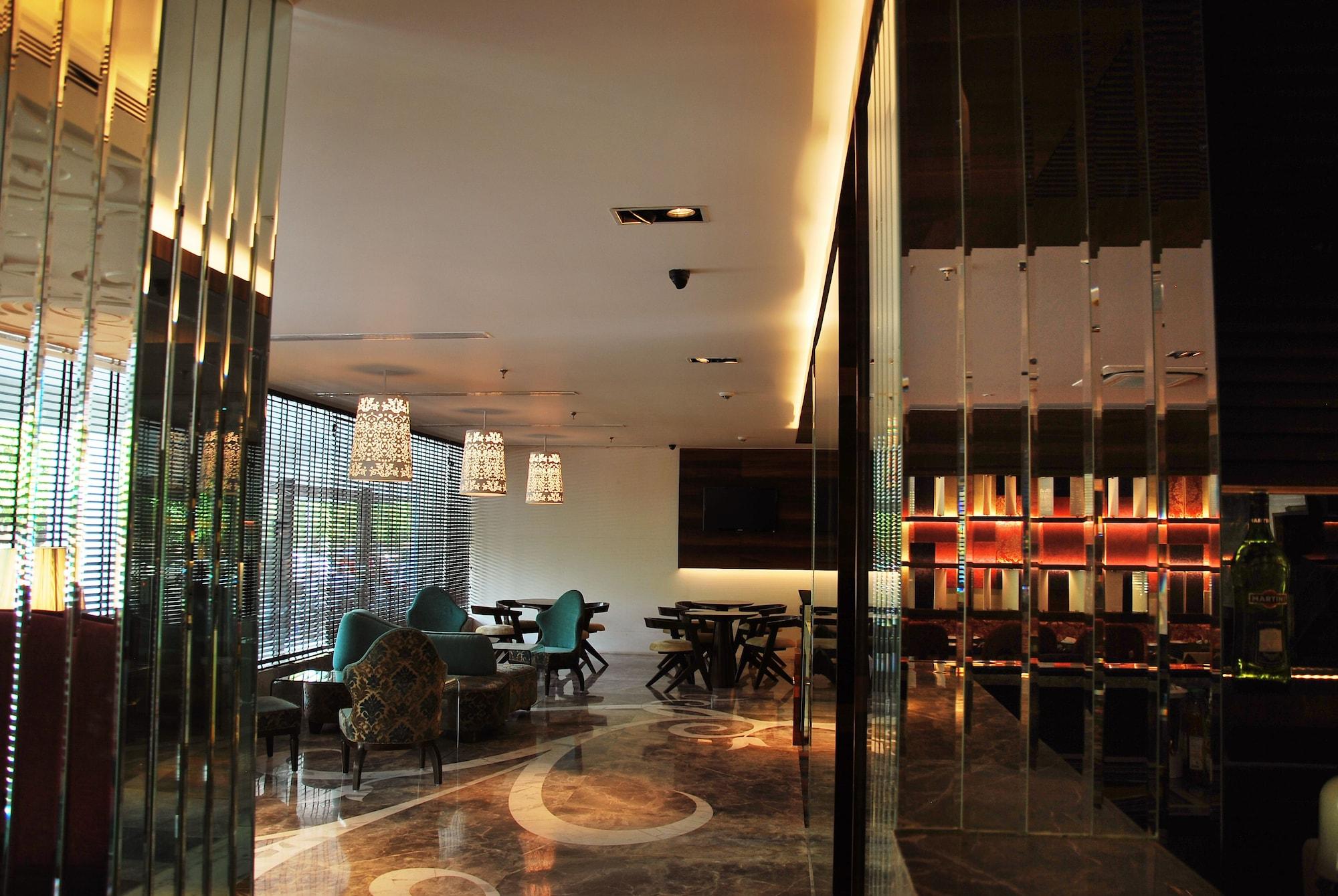 Vista Lobby Maya Hotel