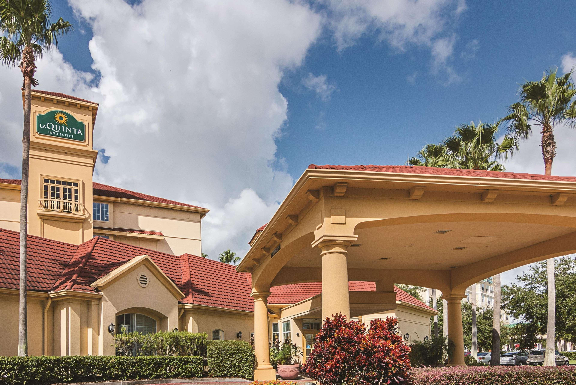 Vista Exterior La Quinta Inn & Suites by Wyndham Orlando Airport North