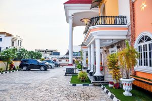 Alojamiento - 5 Star Villa Hotel