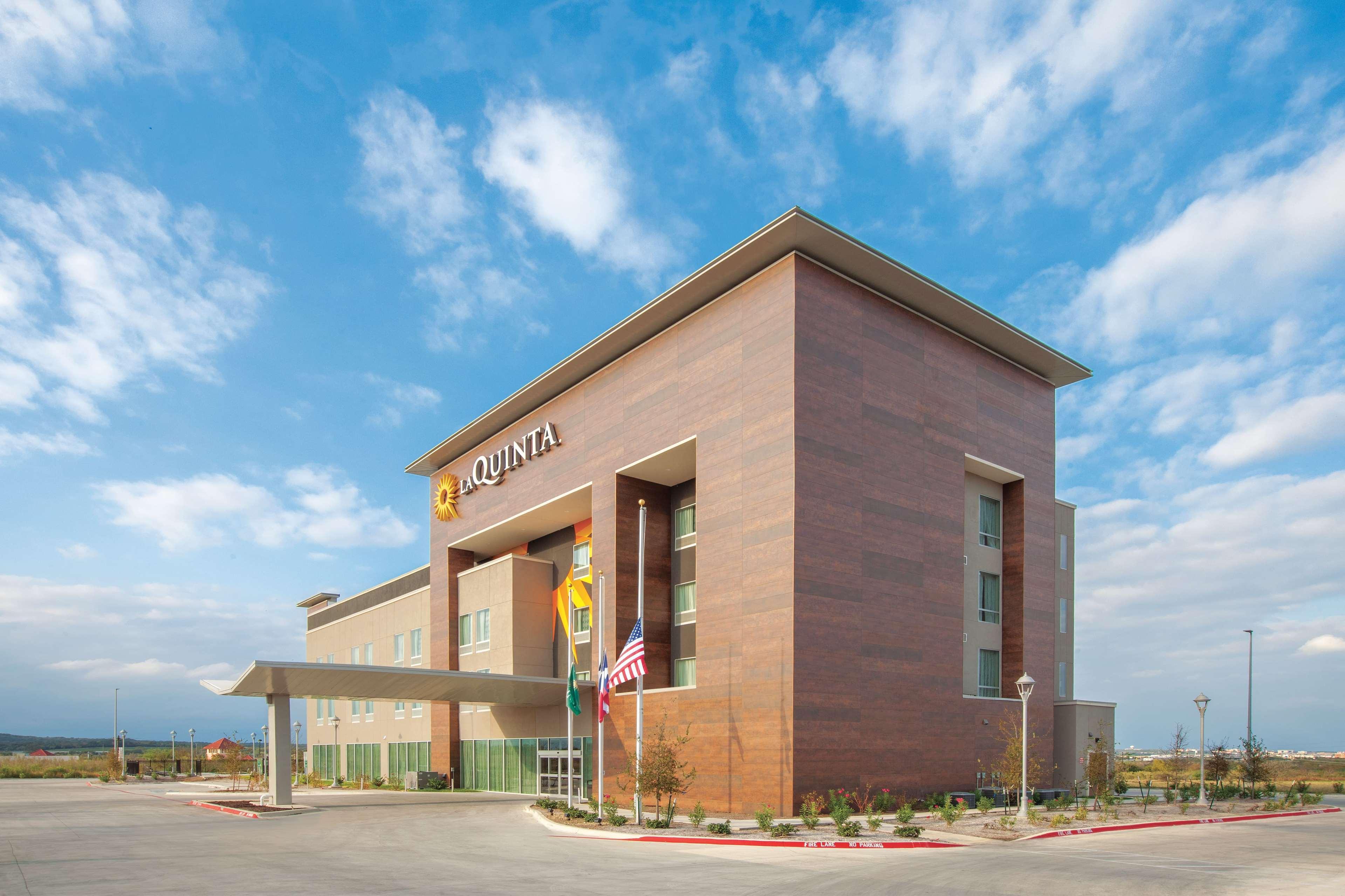 Vista Exterior La Quinta Inn & Suites by Wyndham San Marcos Outlet Mall