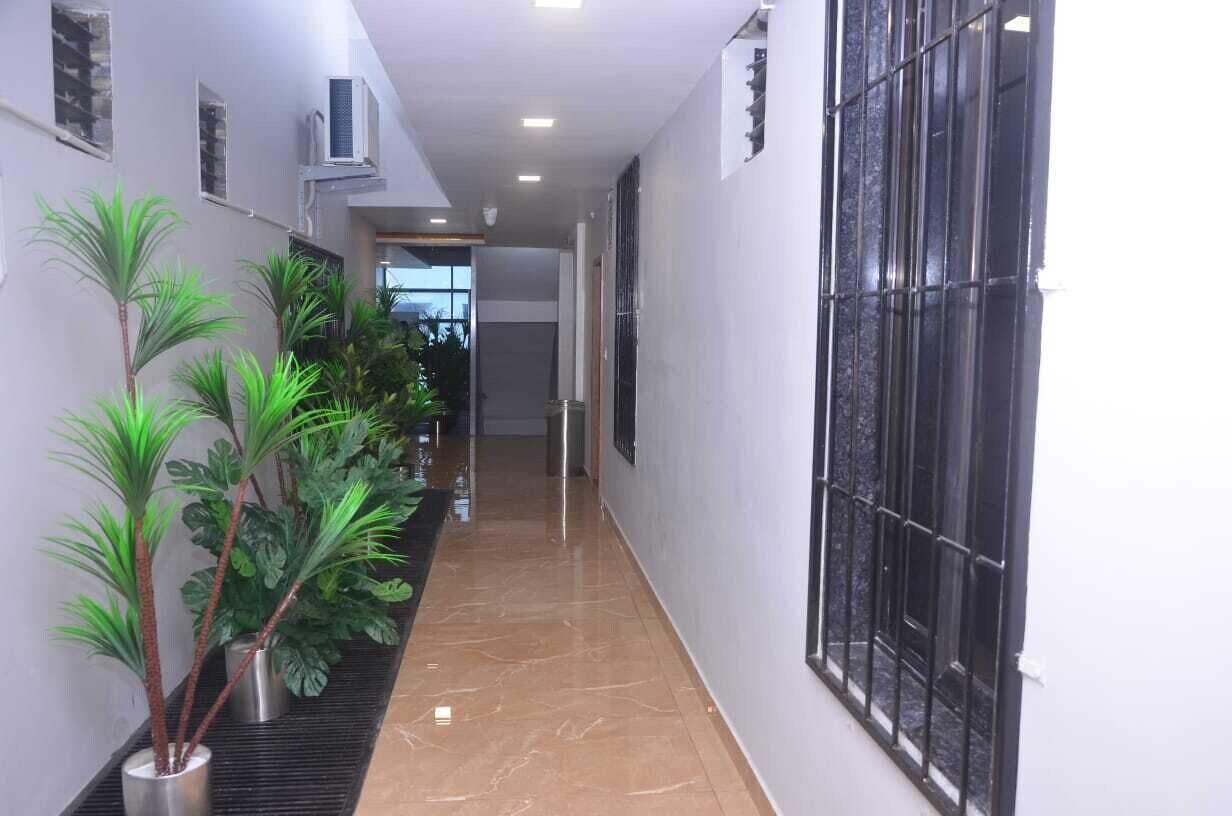 Vista Exterior Hotel Radhe Inn