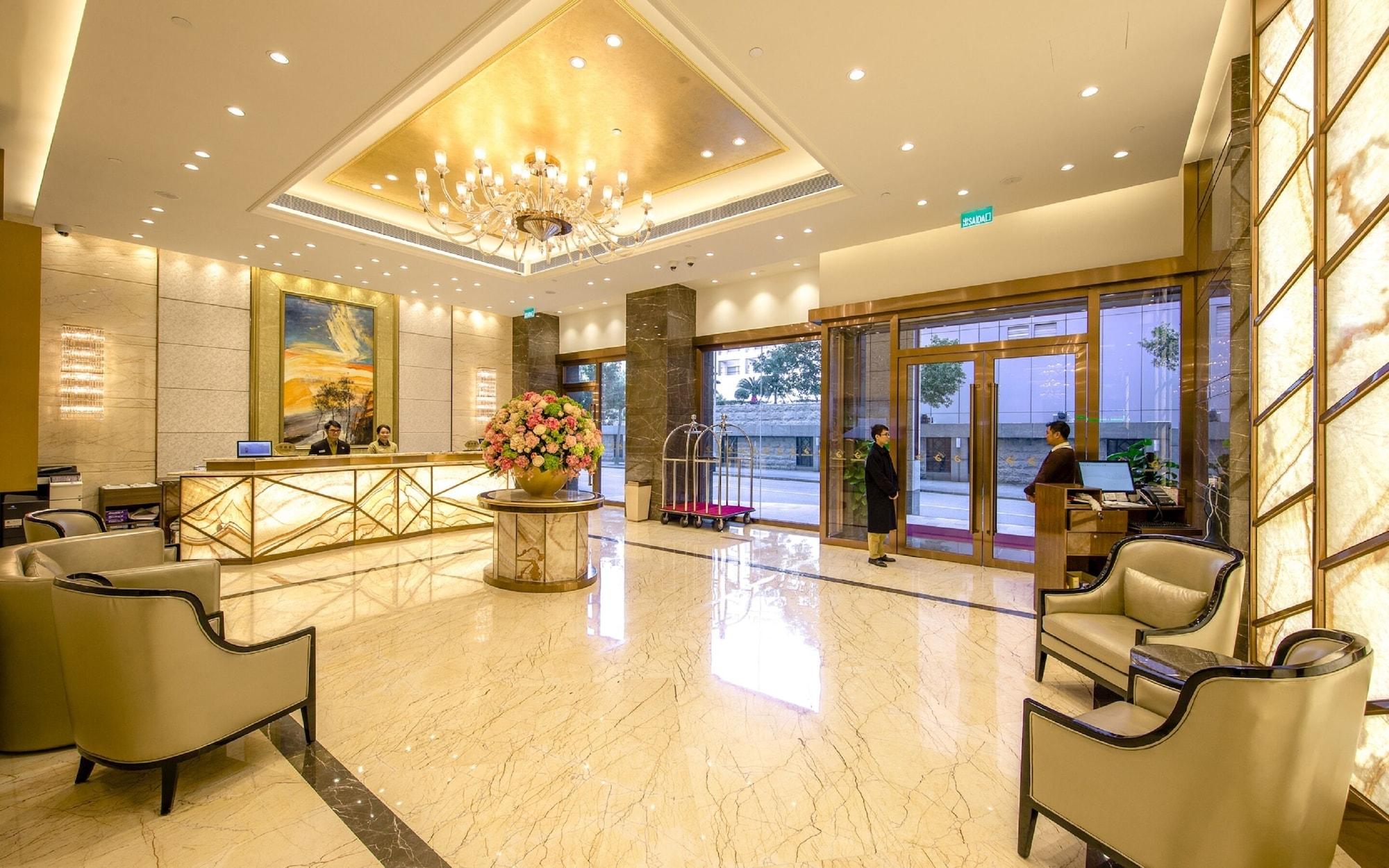Varios Royal Dragon Hotel