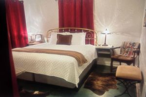 Alojamiento - The Last Cowboys Court