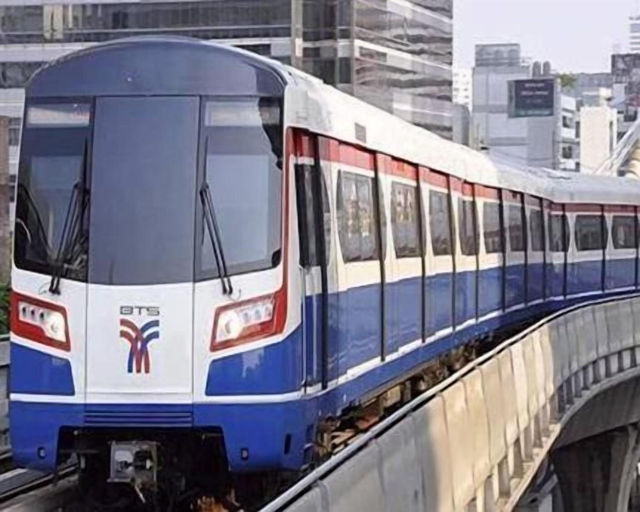 Vista Exterior Parvena Hotel