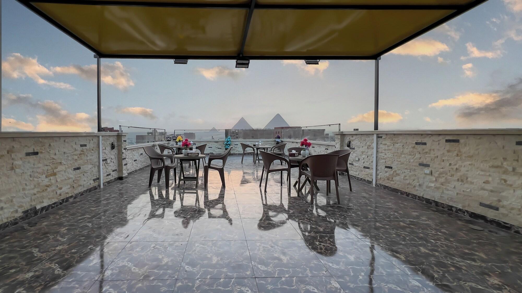 Varios Luxury jacuzzi & pyramids view