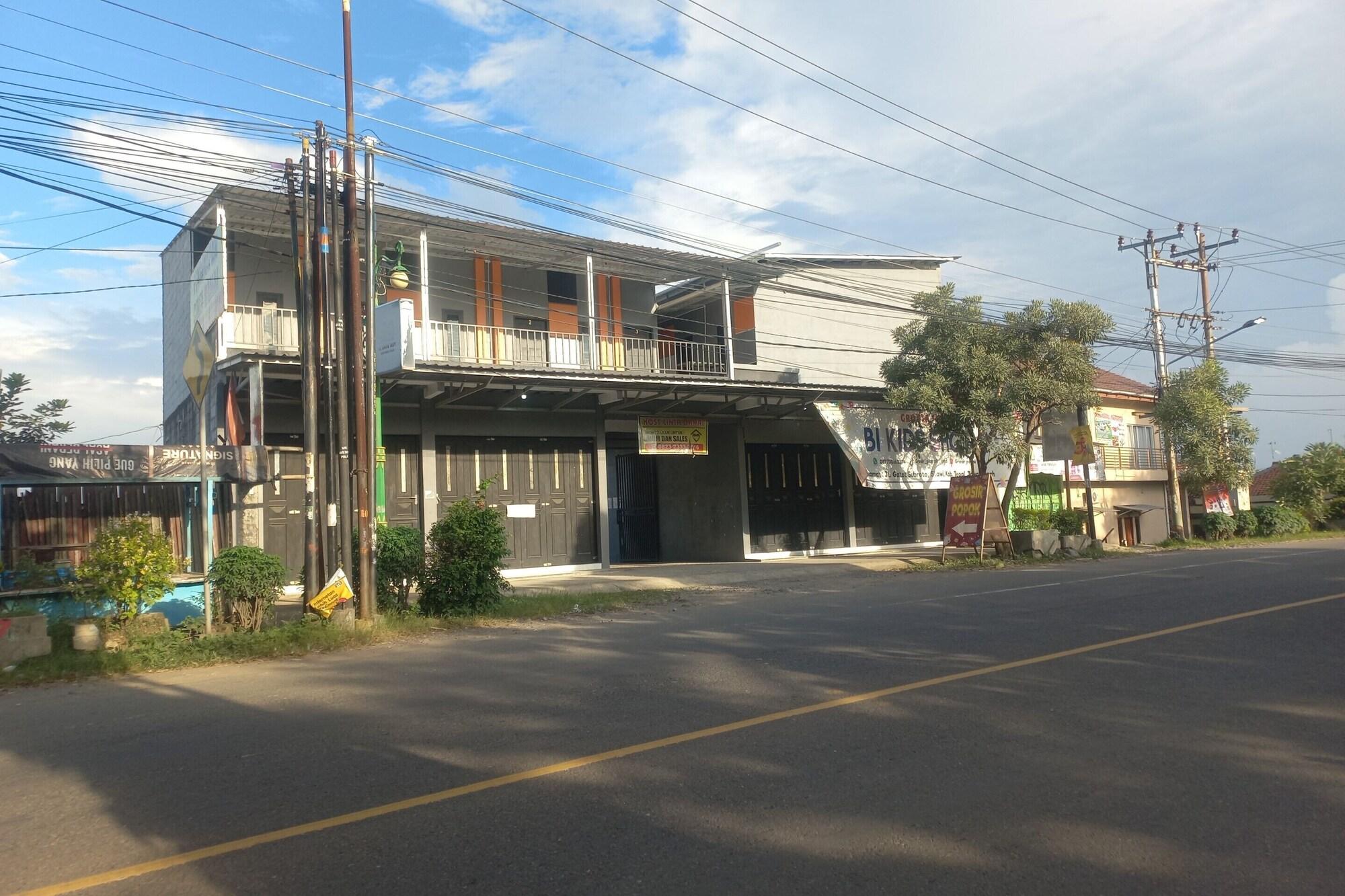 Vista Exterior OYO 93900 Guest House Cinta Damai