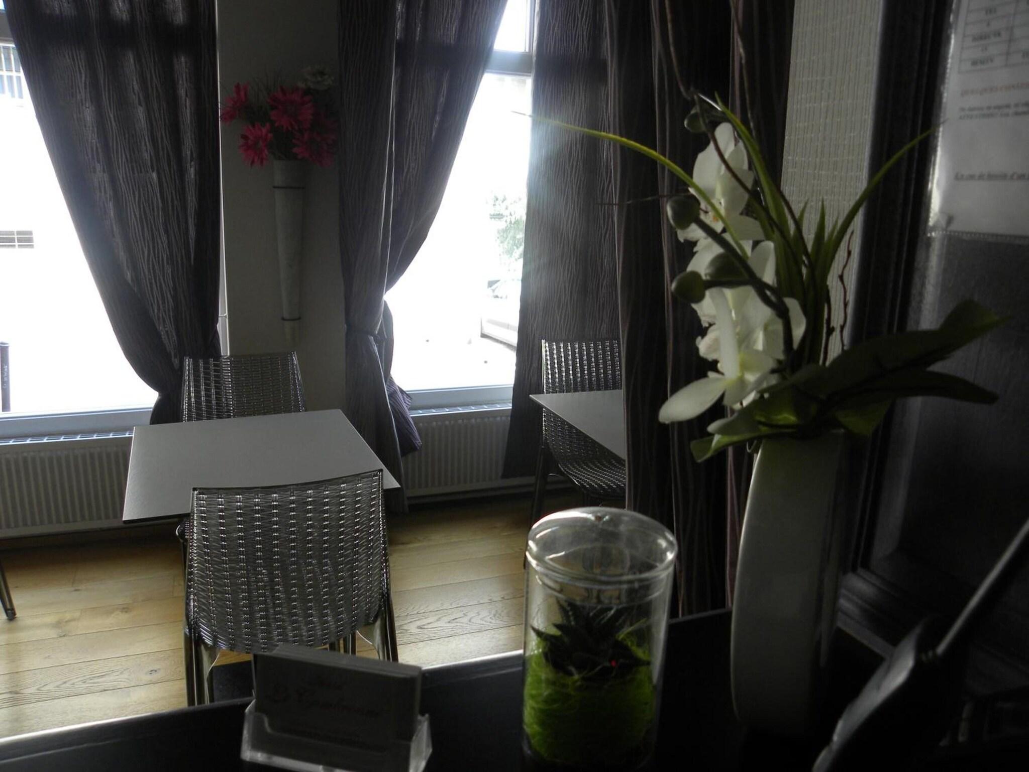 Vista Exterior Hôtel Le Cambronne