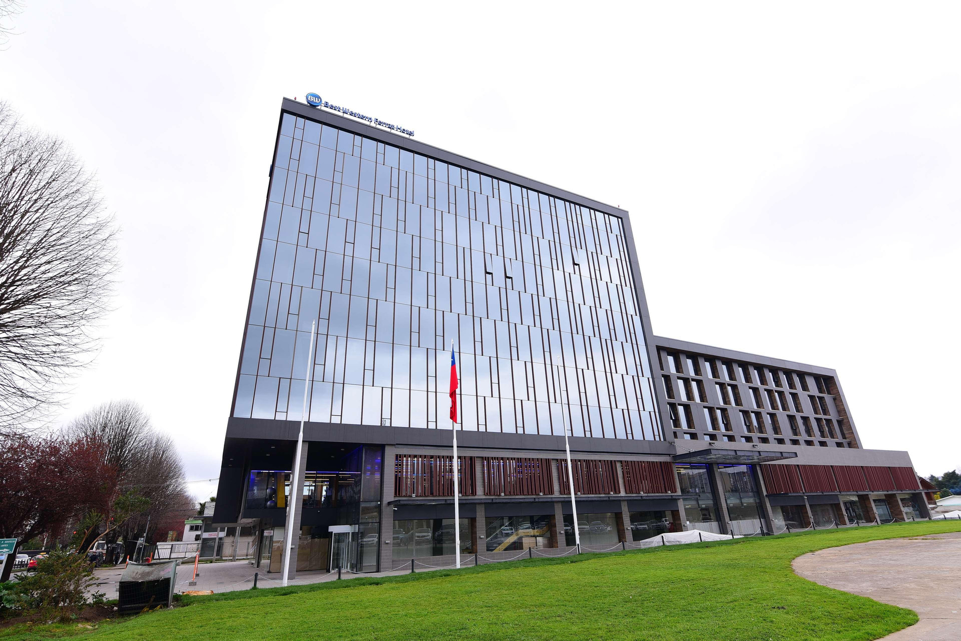 Vista Exterior Best Western Ferrat