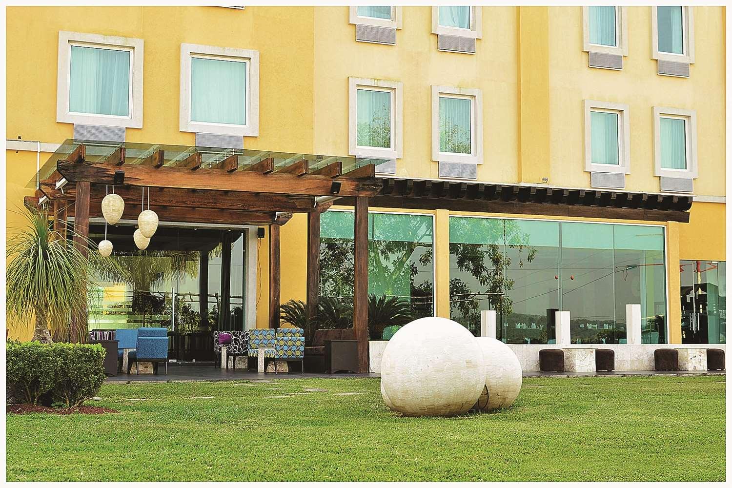 Vista Exterior La Quinta by Wyndham Poza Rica