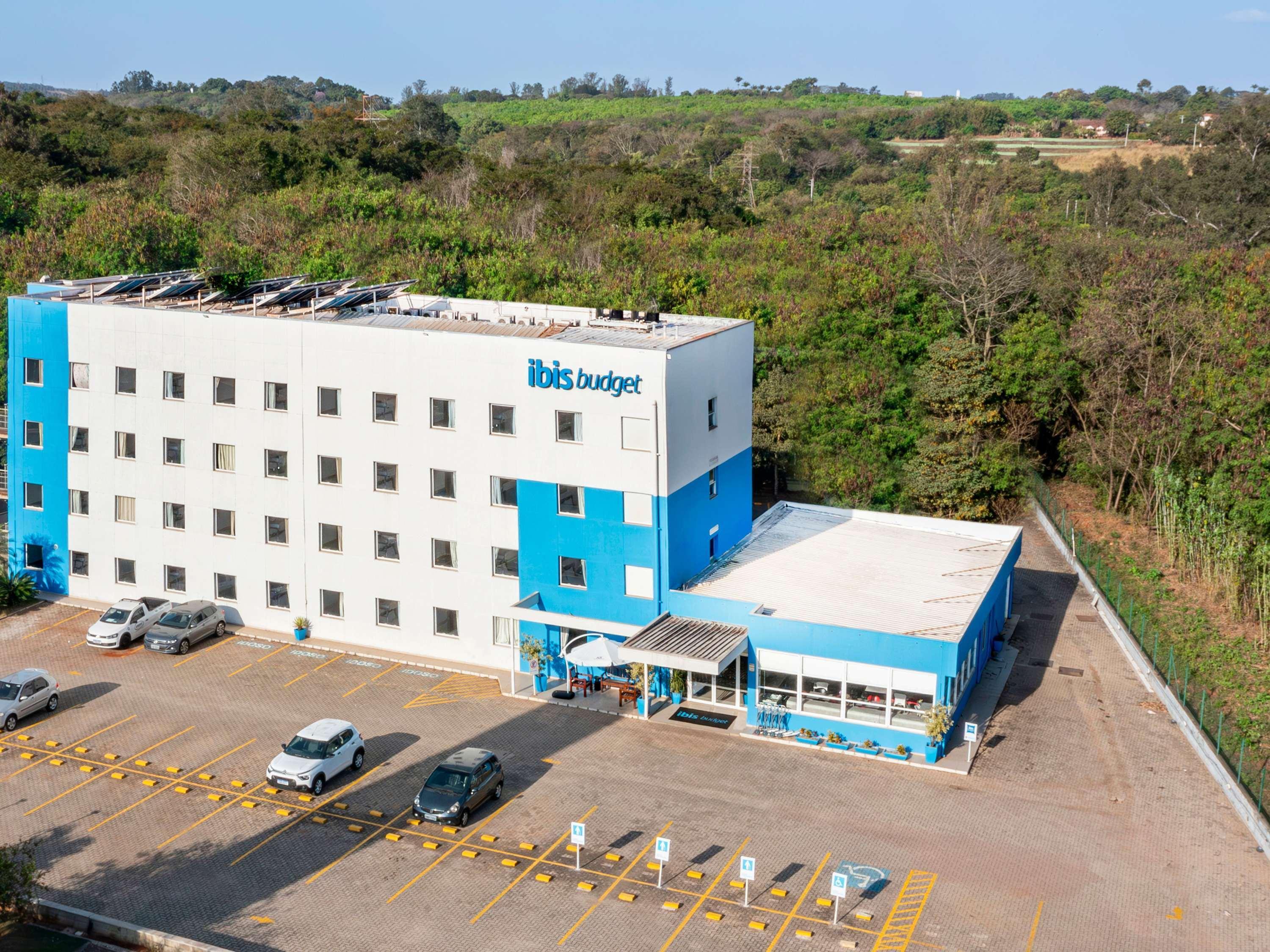 Vista Exterior ibis budget Piracicaba