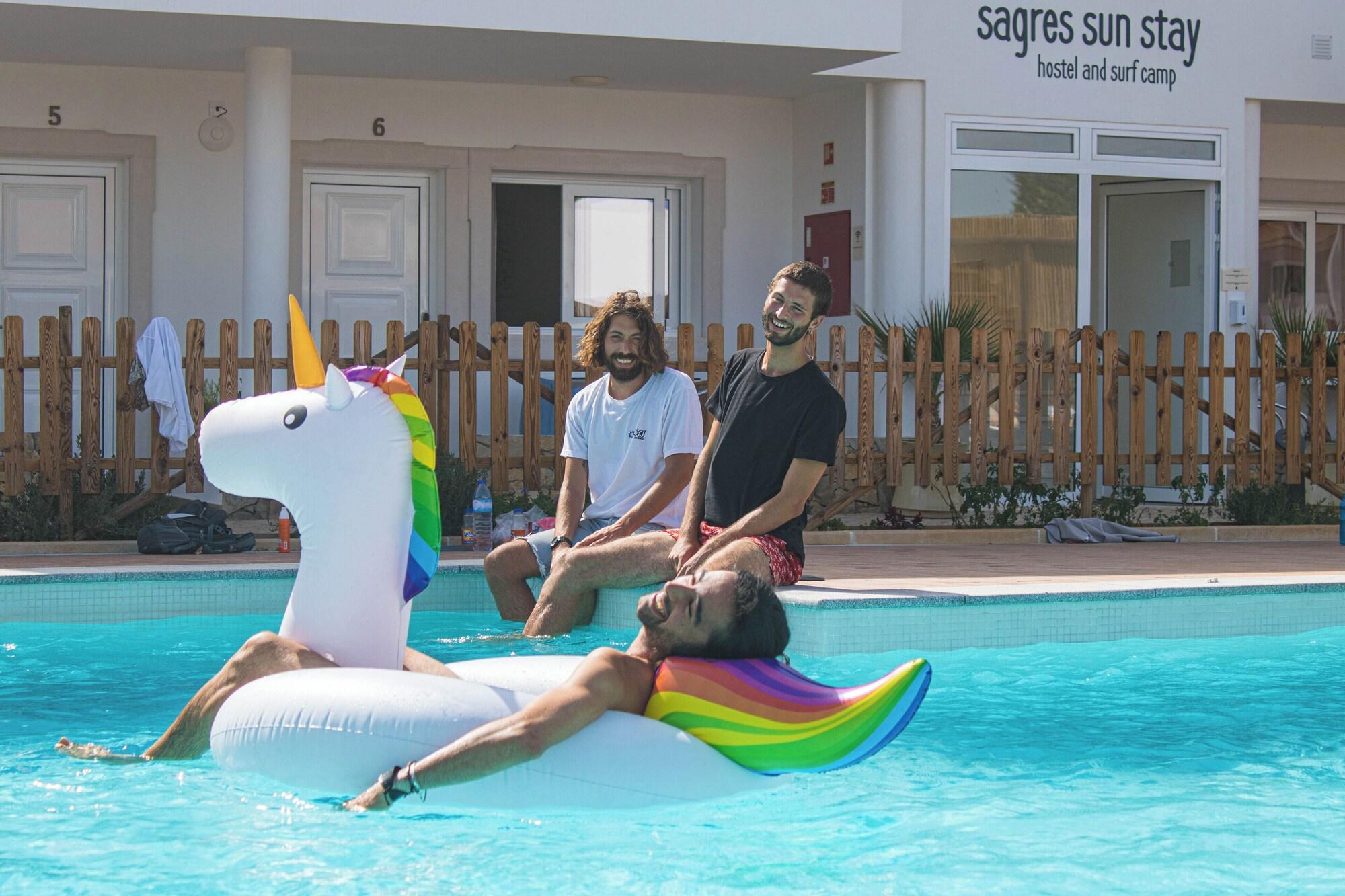 Vista Piscina Sagres Sun Stay - Surf Camp & Hostel