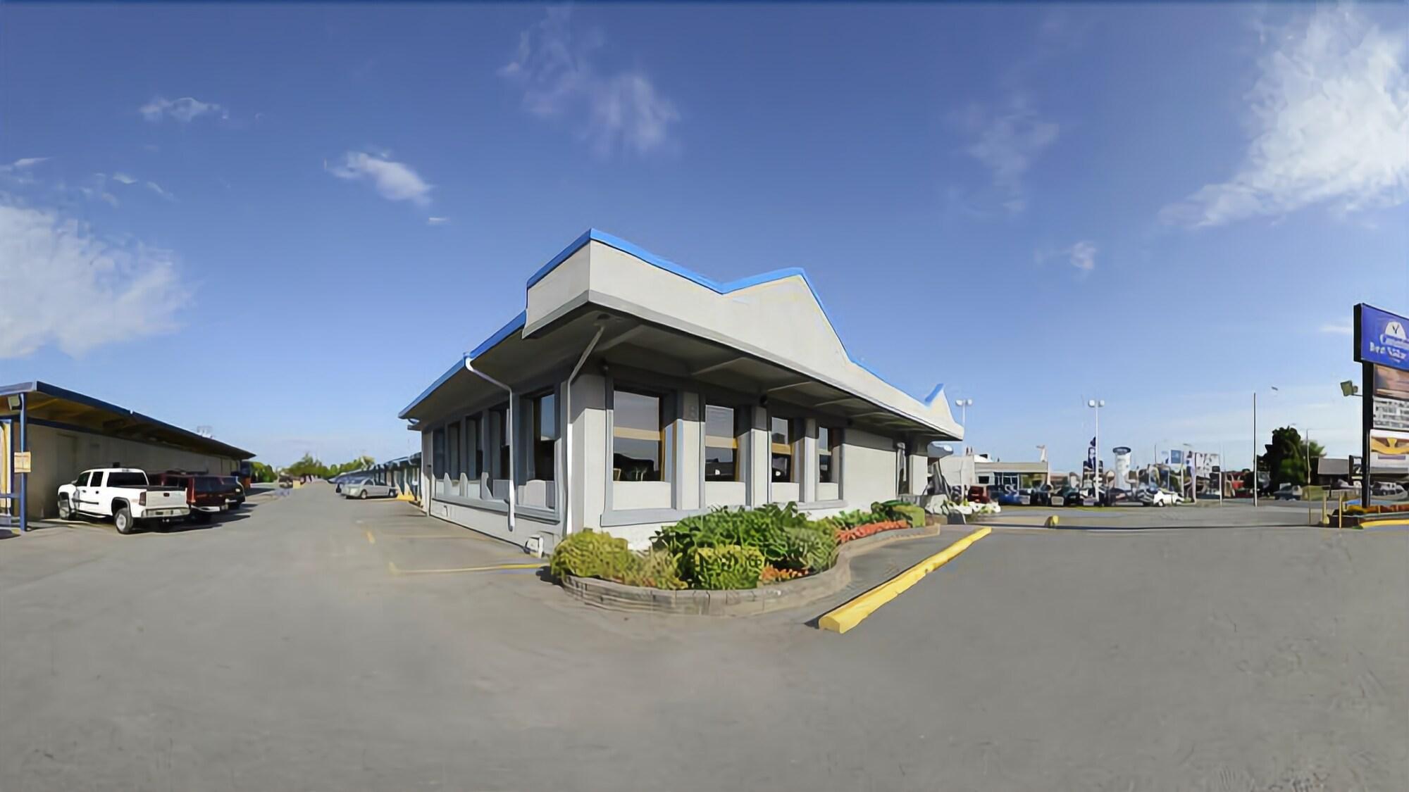 Vista Exterior Travelers Inn