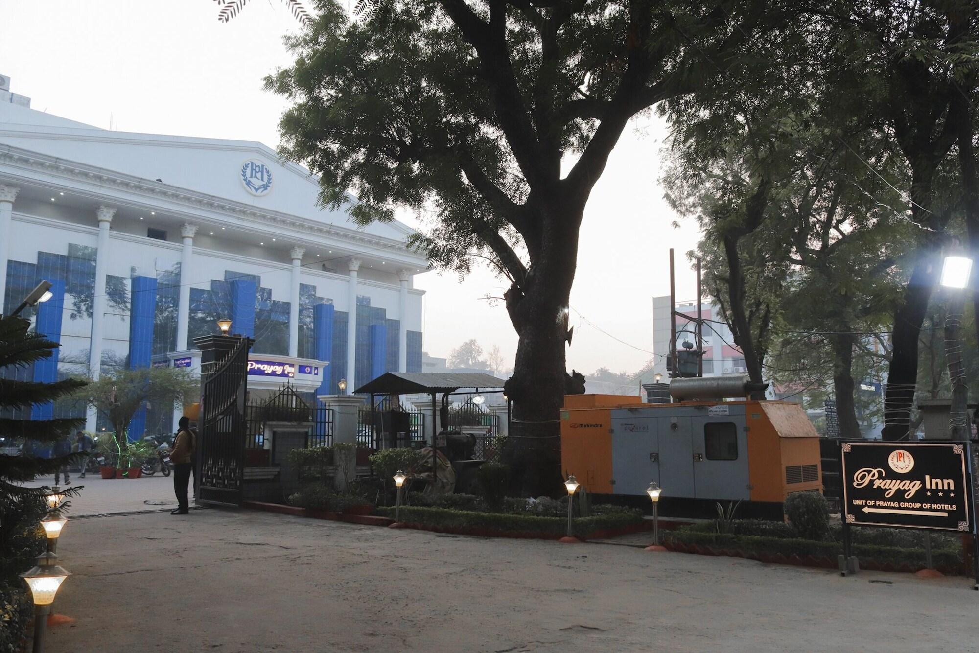 Vista Exterior Prayag Inn