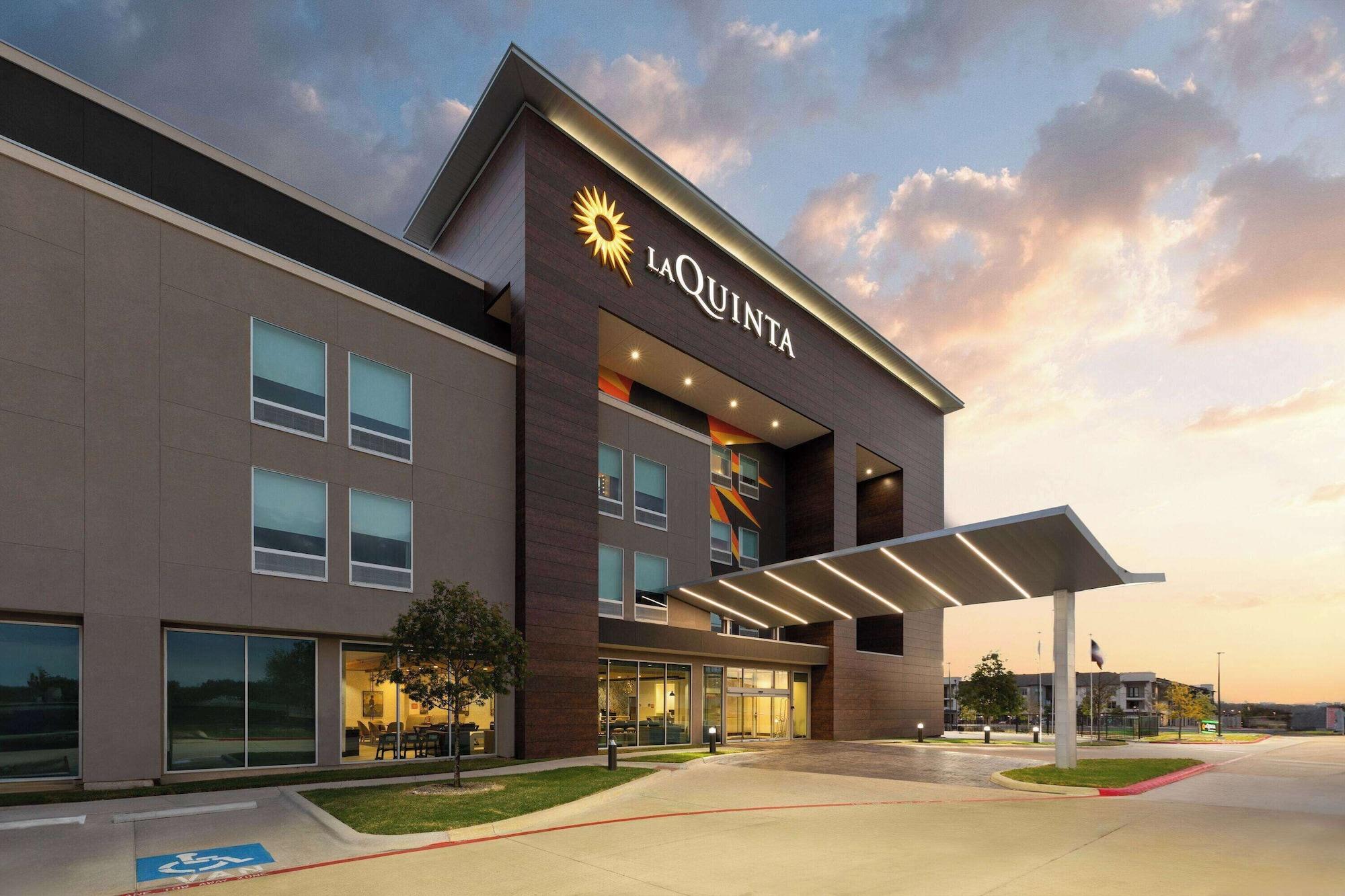 Vista Exterior La Quinta Inn & Suites by Wyndham Austin Parmer/Tech Ridge