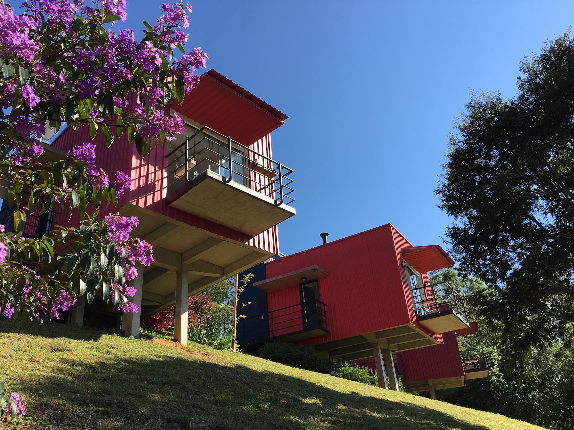 Varios Latitude Lodge