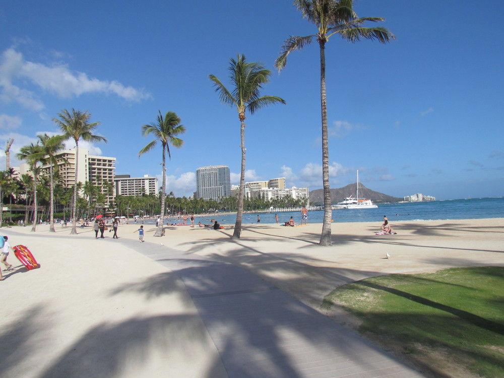 Playa Waikiki Banyan by Hello Relaxation