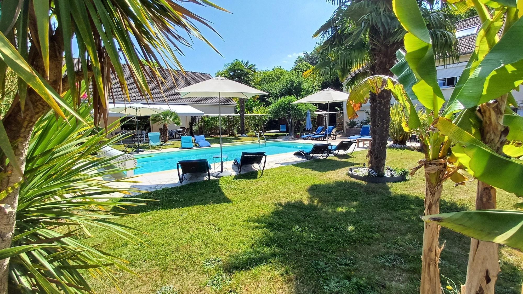 Varios La Girouardière