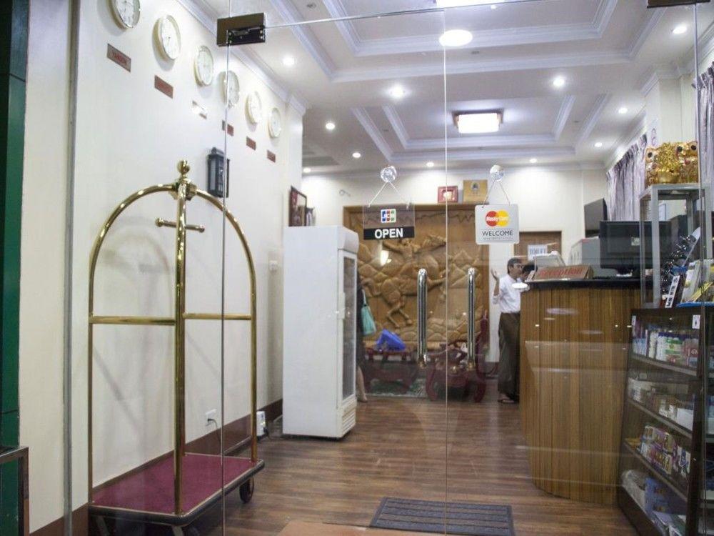 Vista Exterior Fame Hotel Yangon