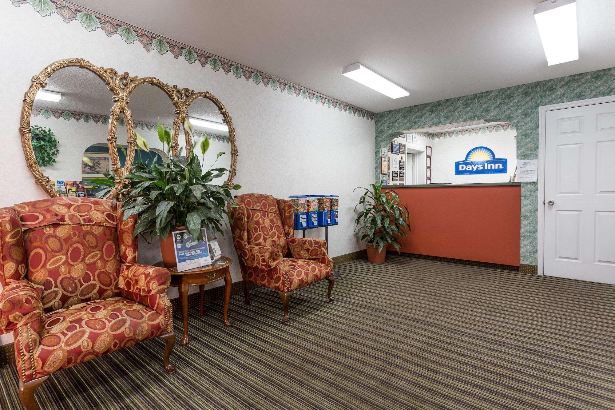 Vista Lobby Days Inn by Wyndham Dickson