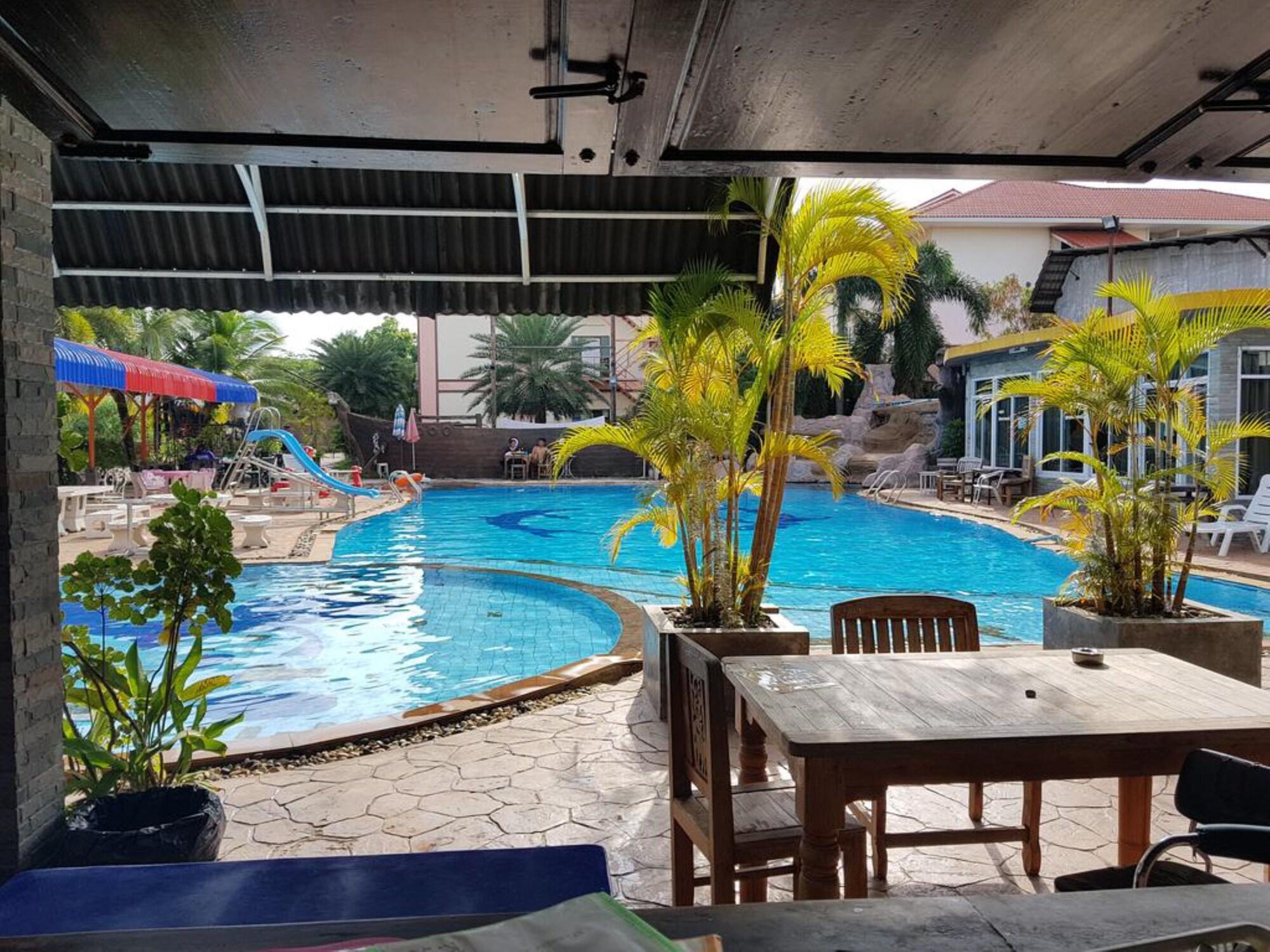 Vista Piscina Ruysuk Hotel & Swimming Pool