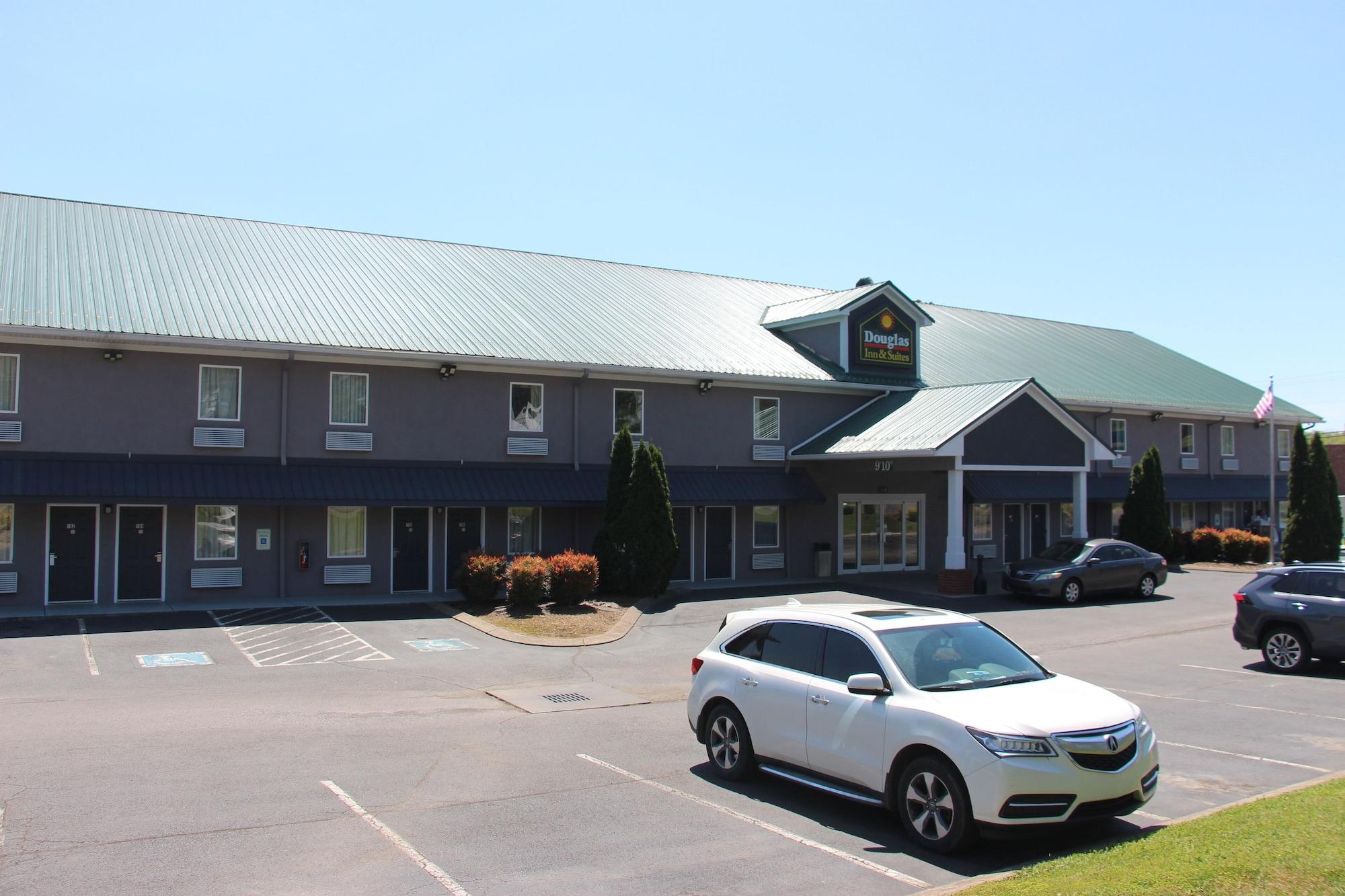 Vista Exterior Douglas Inn And Suites