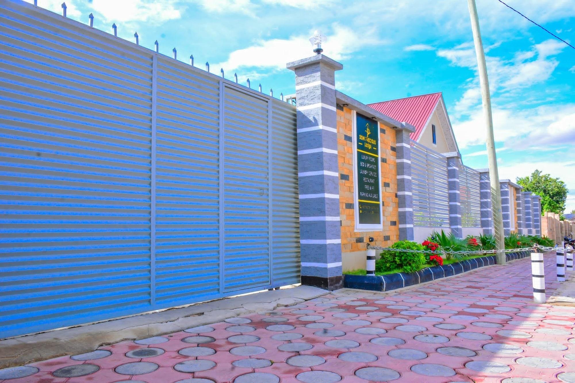 Varios DOM PRECIOUS LODGE