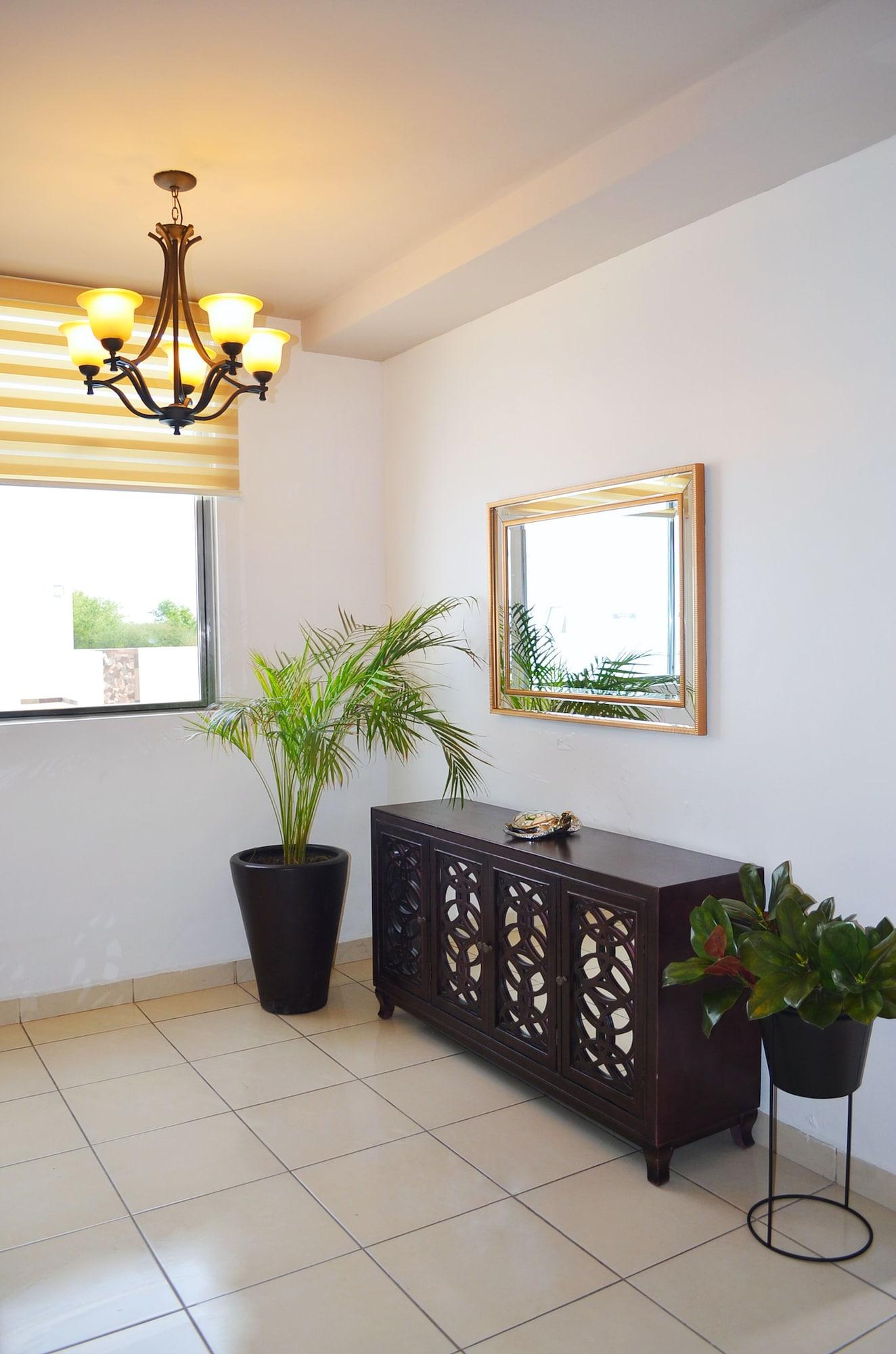 Vista Lobby Marina Suites