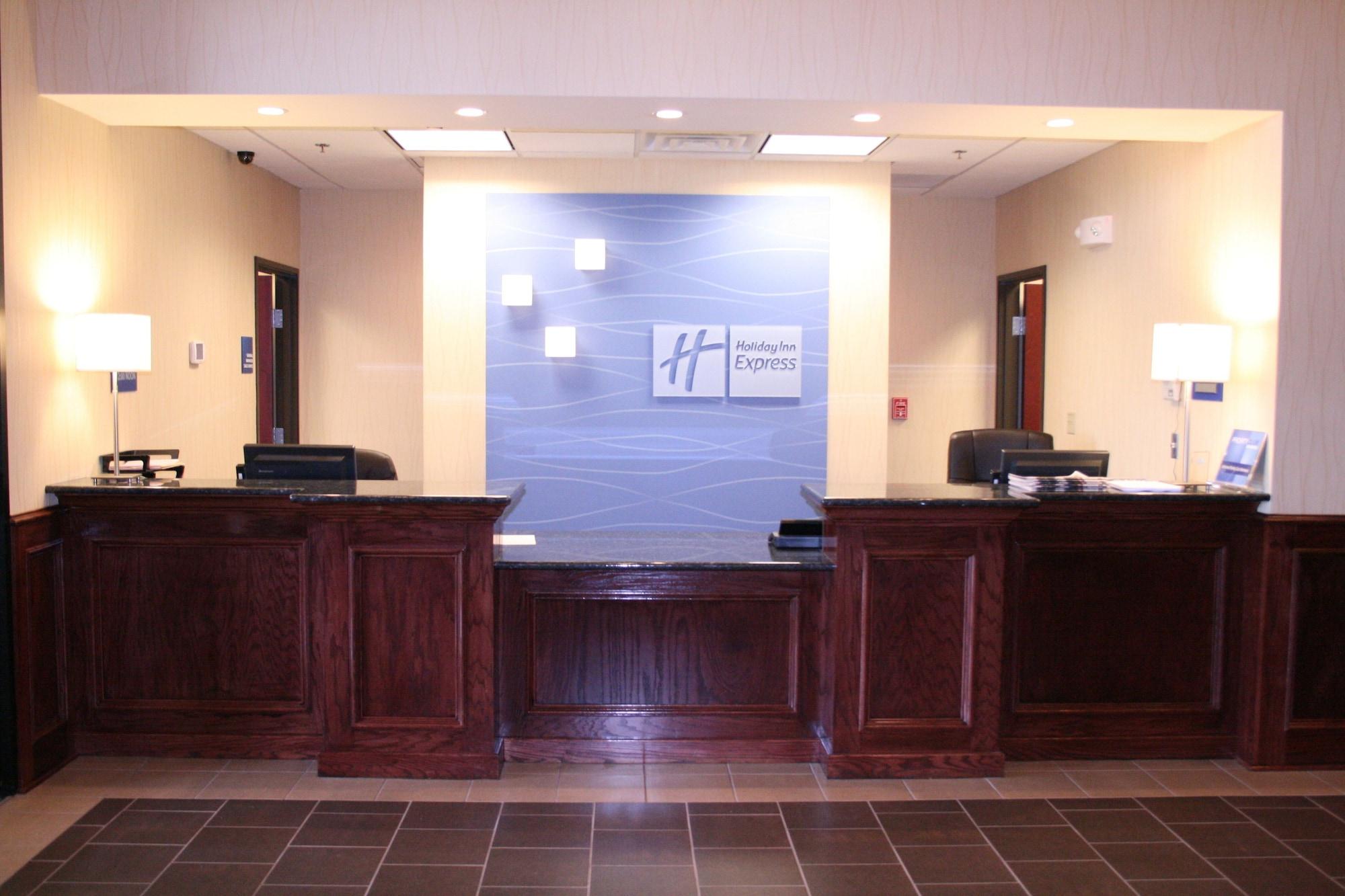 Vista Exterior Holiday Inn Express Hotel & Suites Pratt by IHG