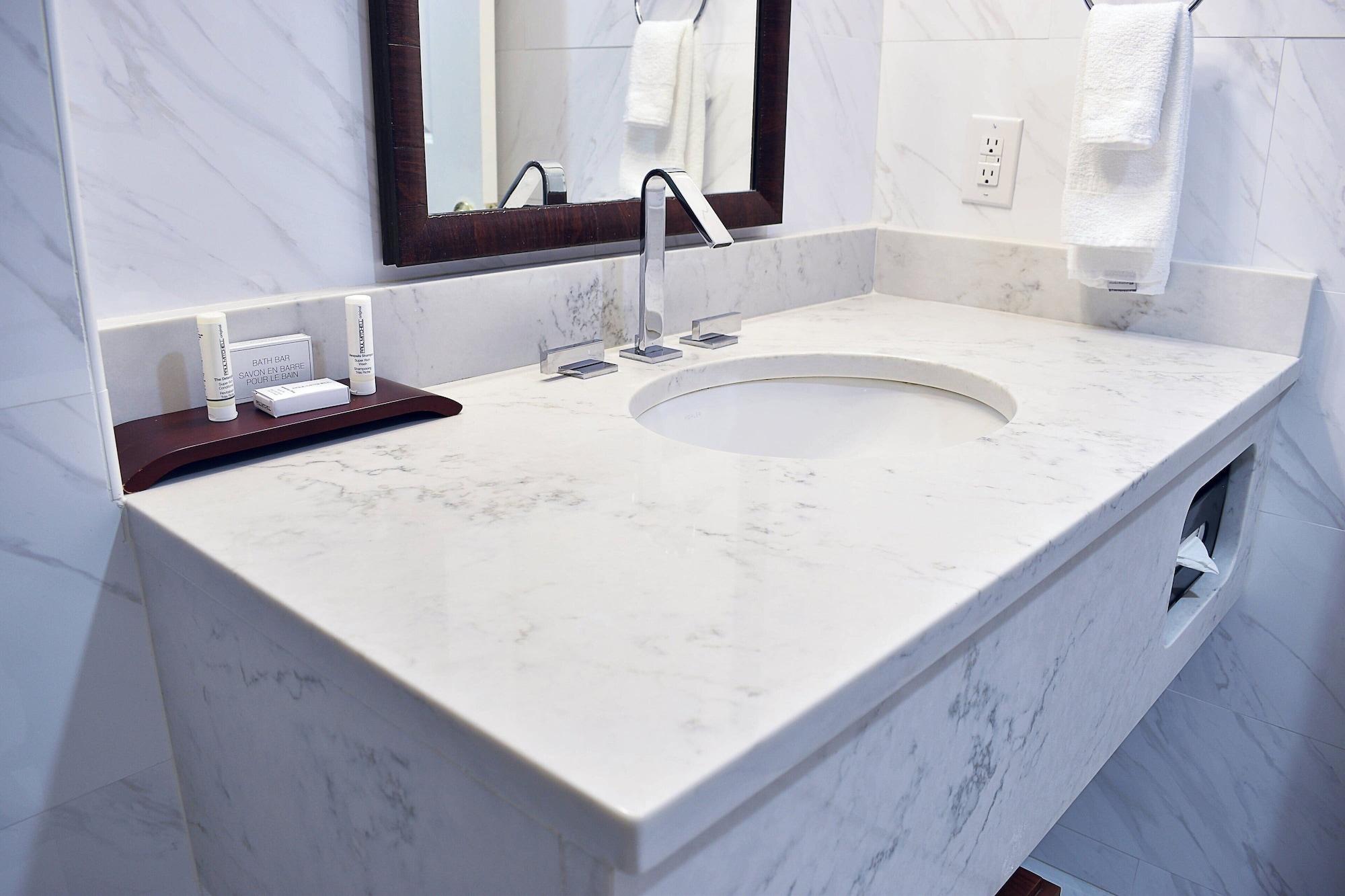 Equipamiento de Habitación Delta Hotels by Marriott Indianapolis East