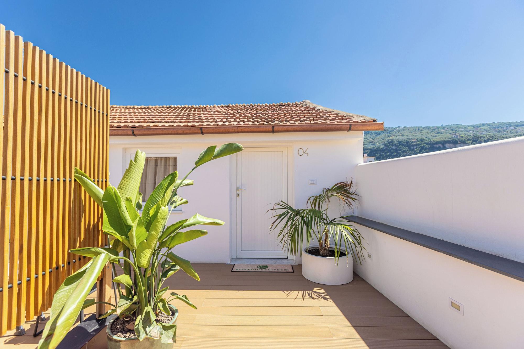 Vista Exterior Boutique Suites 186
