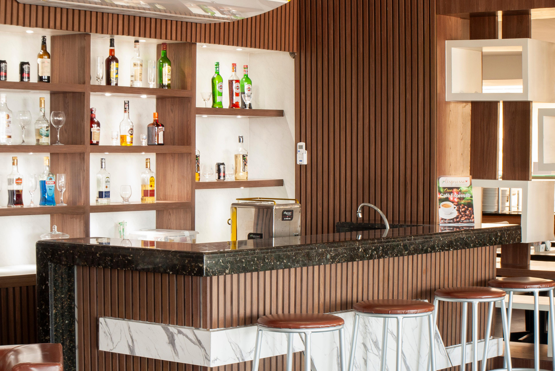 Bar/Salón Tropical Barra Hotel