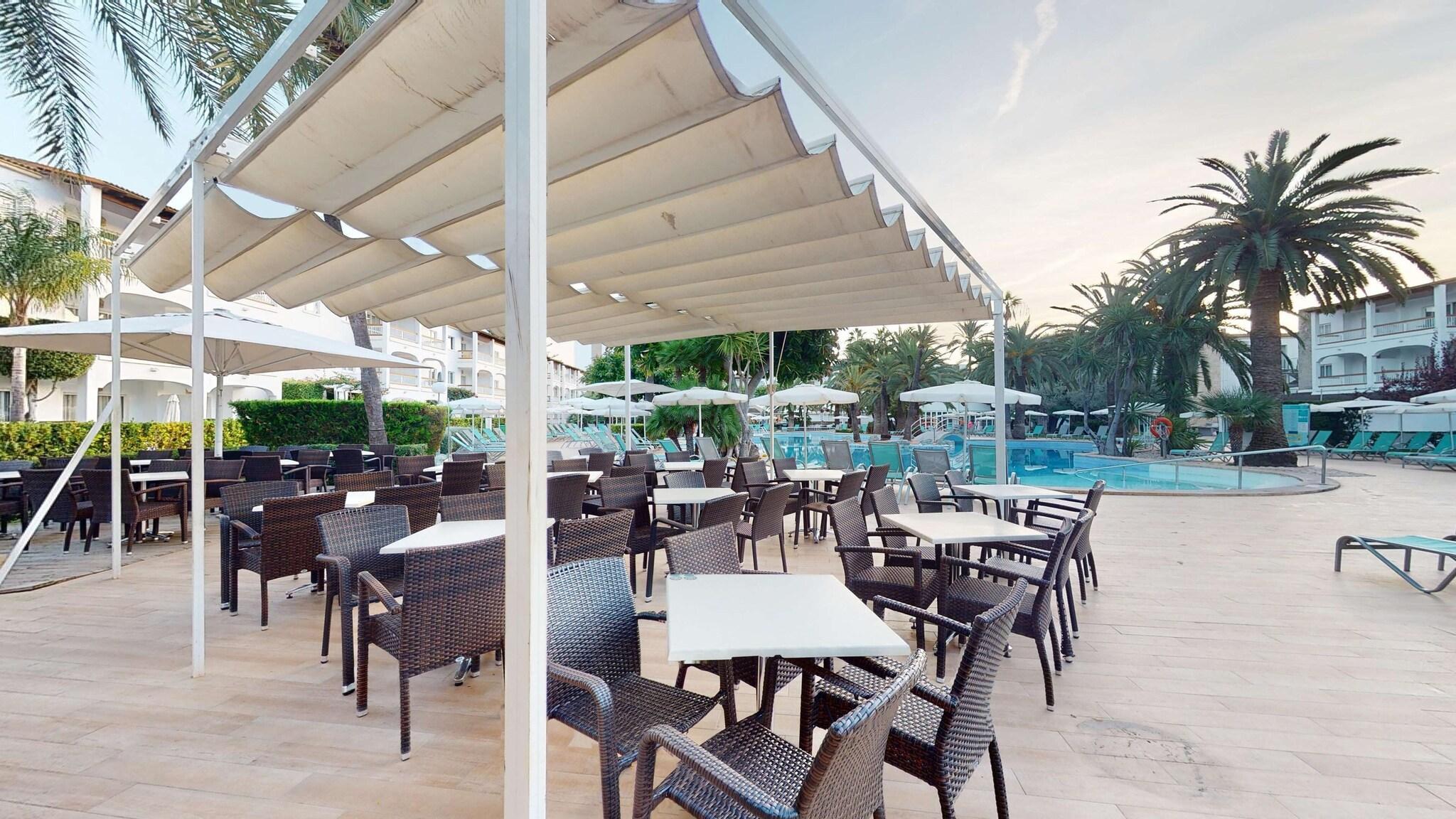 Bar/Salón Alcudia Garden
