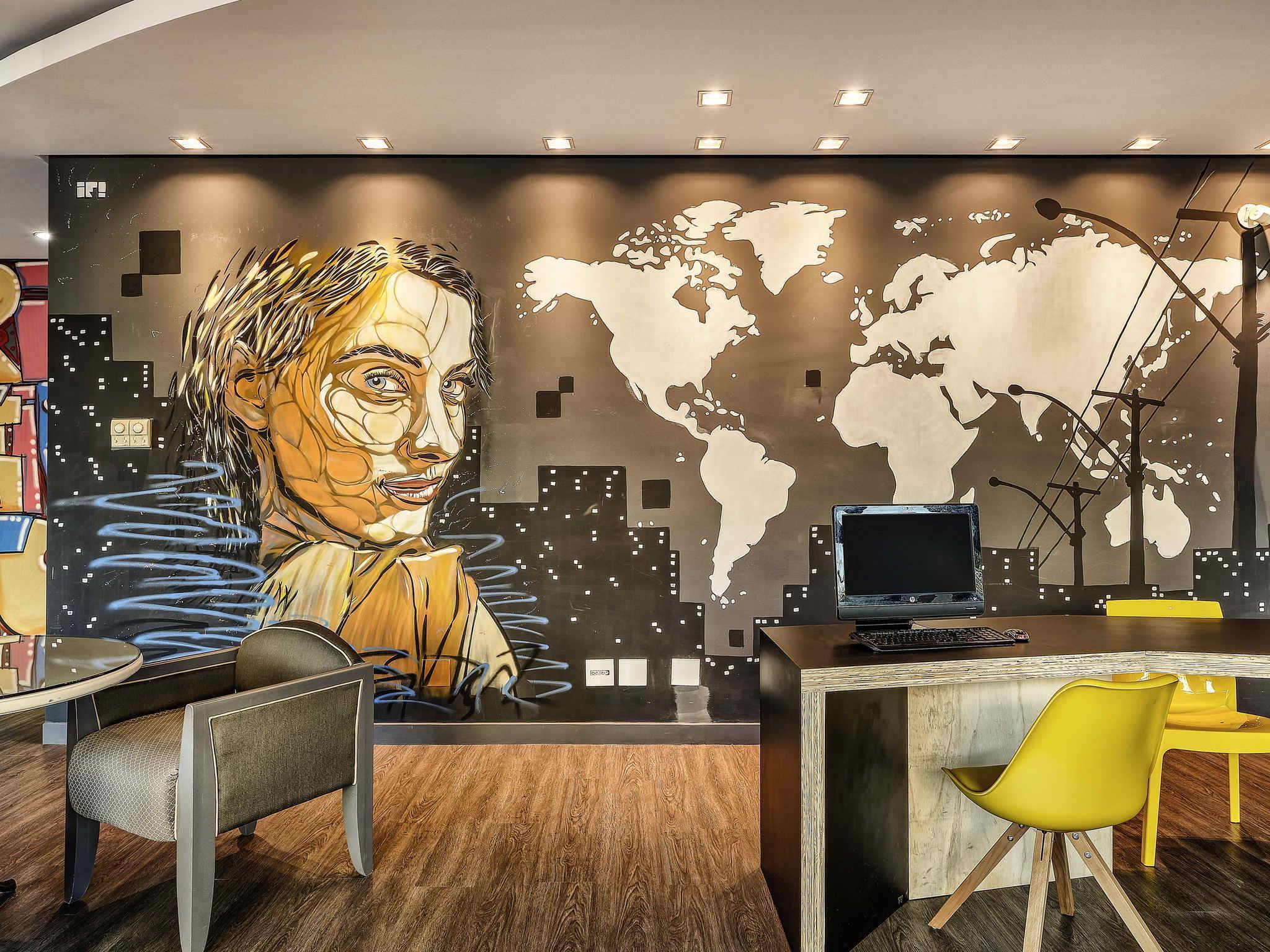 Vista Exterior ibis Taubate