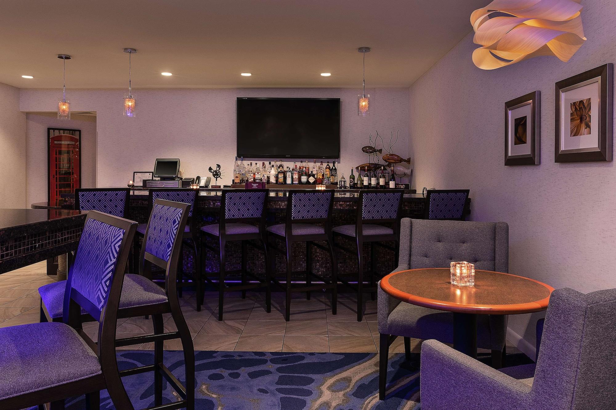 Bar/Salón Doubletree by Hilton Cape Cod - Hyannis
