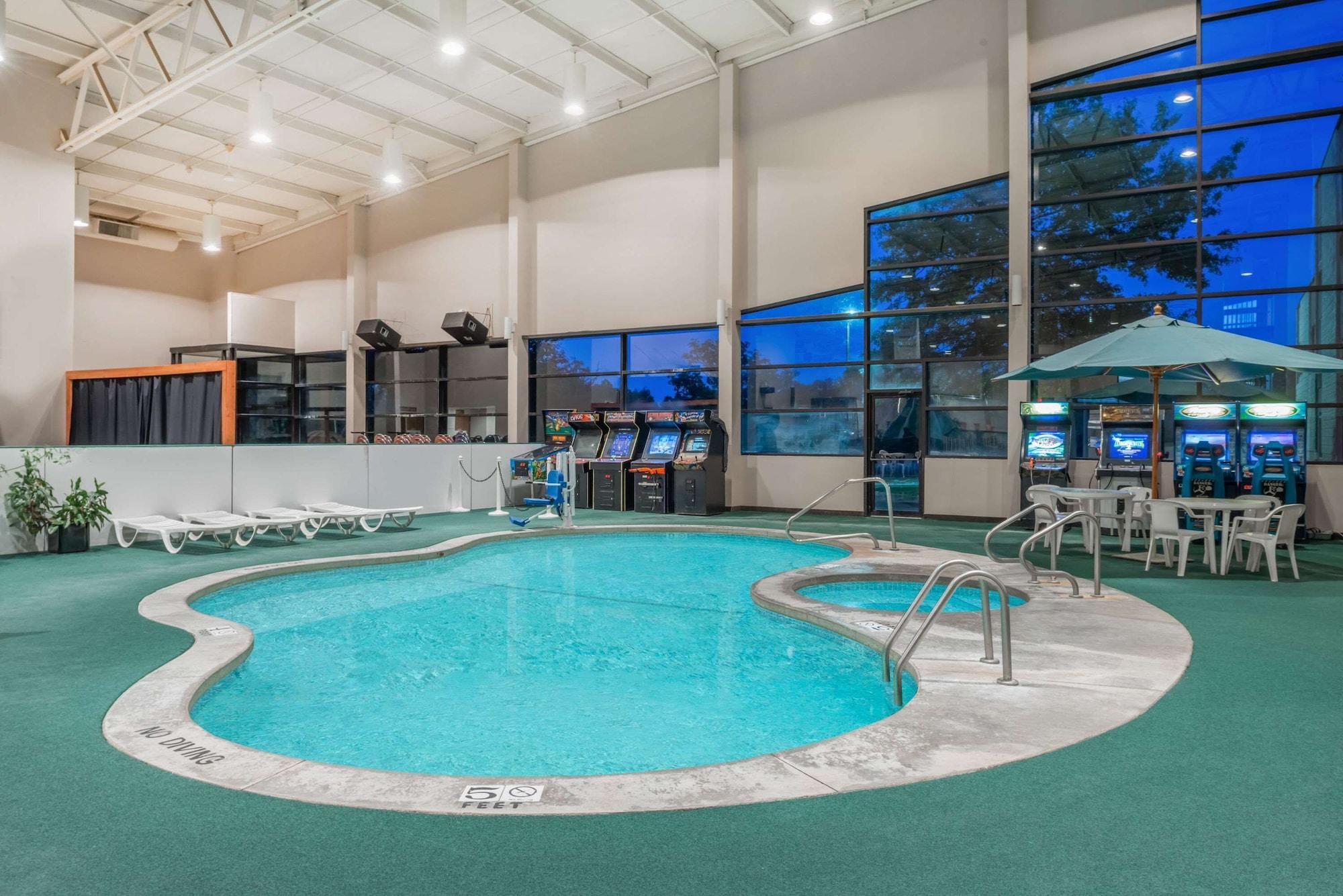 Vista Piscina Days Inn by Wyndham Kirksville